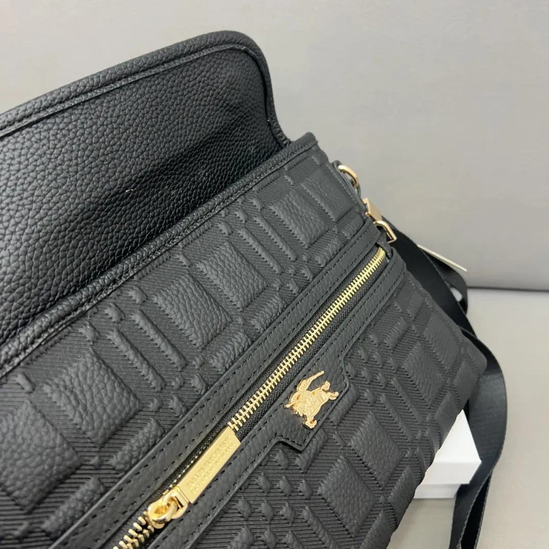 【BURBERRY 公式旗艦店】バーバリー  斜めがけバッグ 当日出荷 好評に付き再入荷！30*20CM