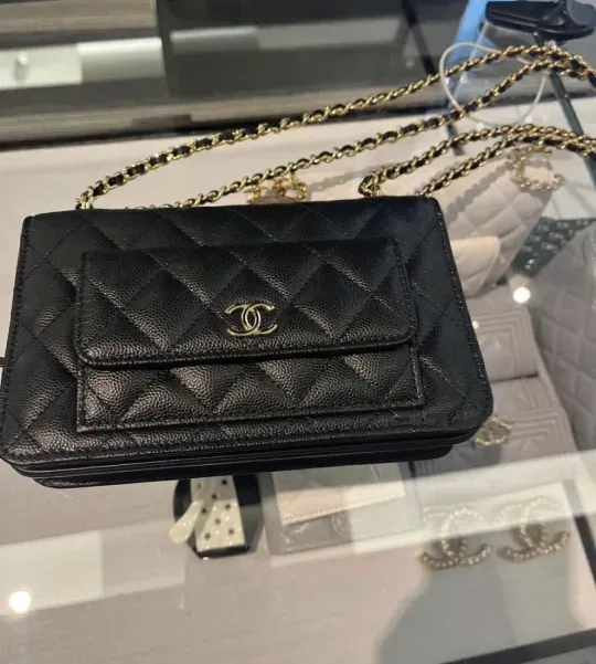 【2way/ポケット付き♪】CHANEL シャネル チェーンウォレット ミニバック 12.5 × 19 × 3.5CM  240920