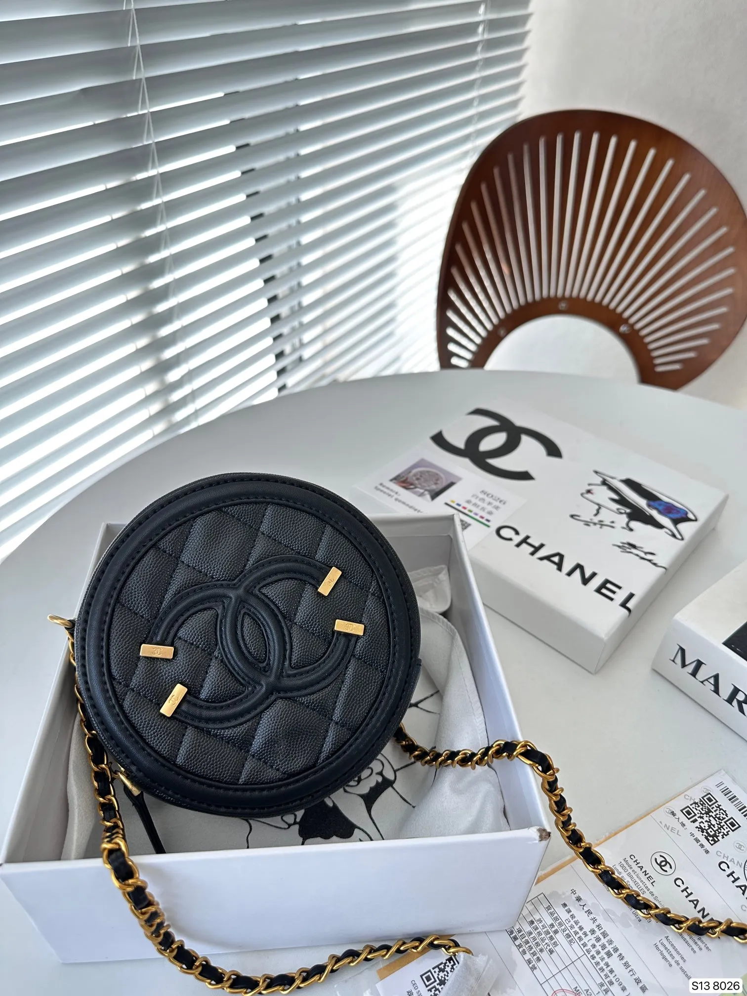 【CHANEL 公式旗艦店】シャネル  斜めがけバッグ 当日出荷 好評に付き再入荷！15*15CM
