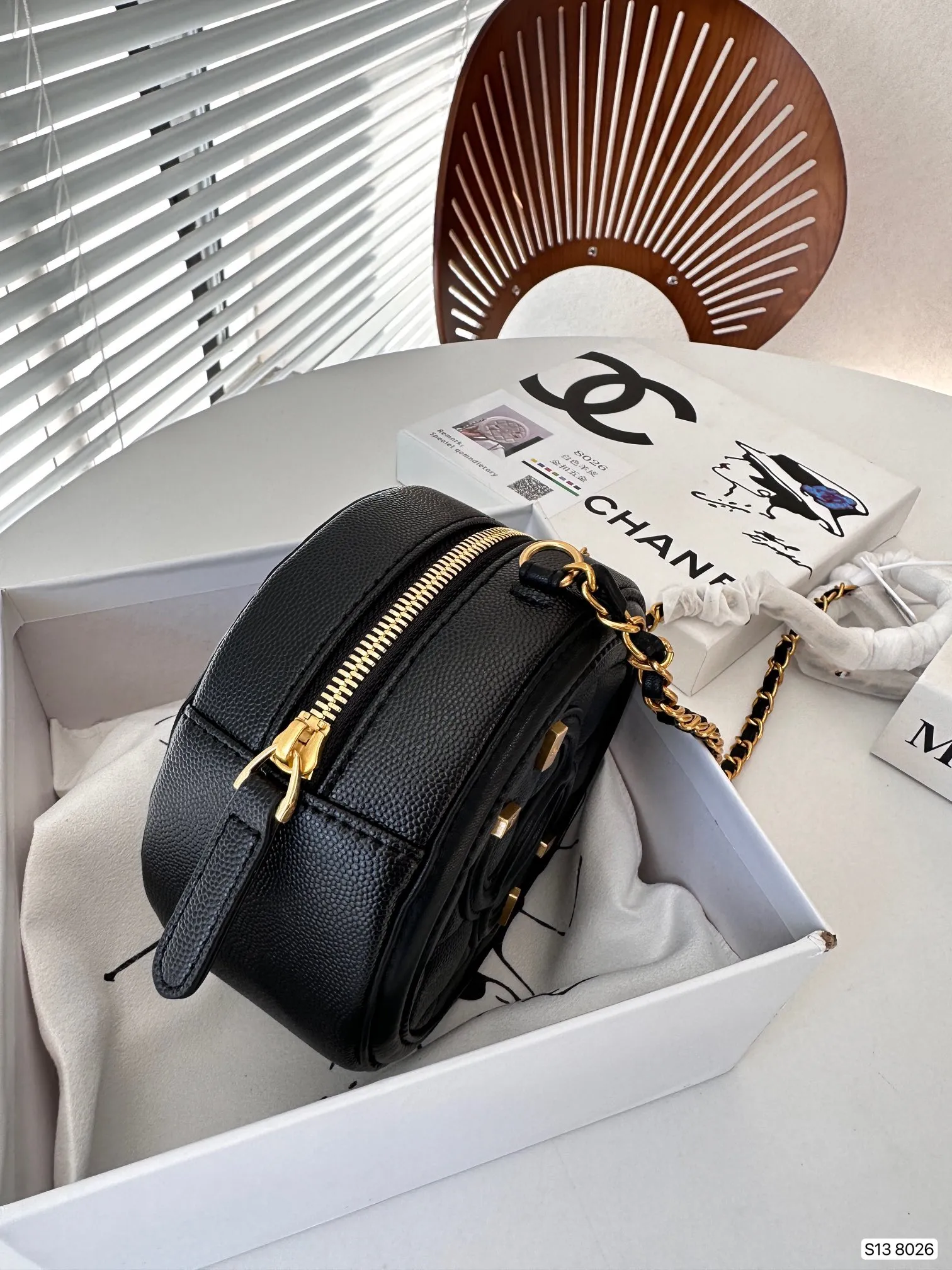 【CHANEL 公式旗艦店】シャネル  斜めがけバッグ 当日出荷 好評に付き再入荷！15*15CM