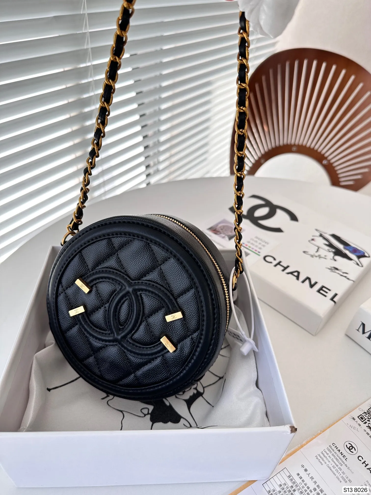 【CHANEL 公式旗艦店】シャネル  斜めがけバッグ 当日出荷 好評に付き再入荷！15*15CM