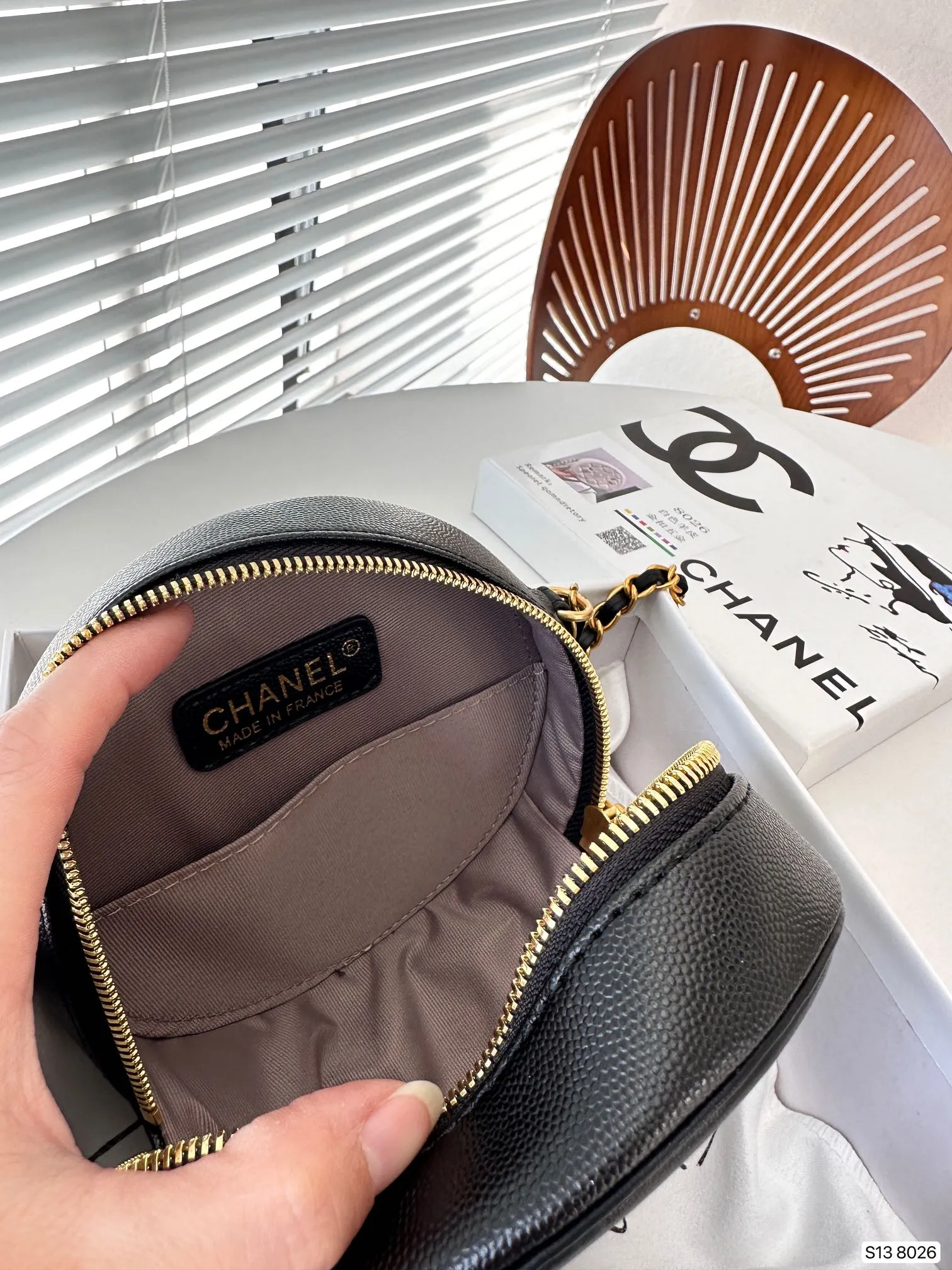 【CHANEL 公式旗艦店】シャネル  斜めがけバッグ 当日出荷 好評に付き再入荷！15*15CM