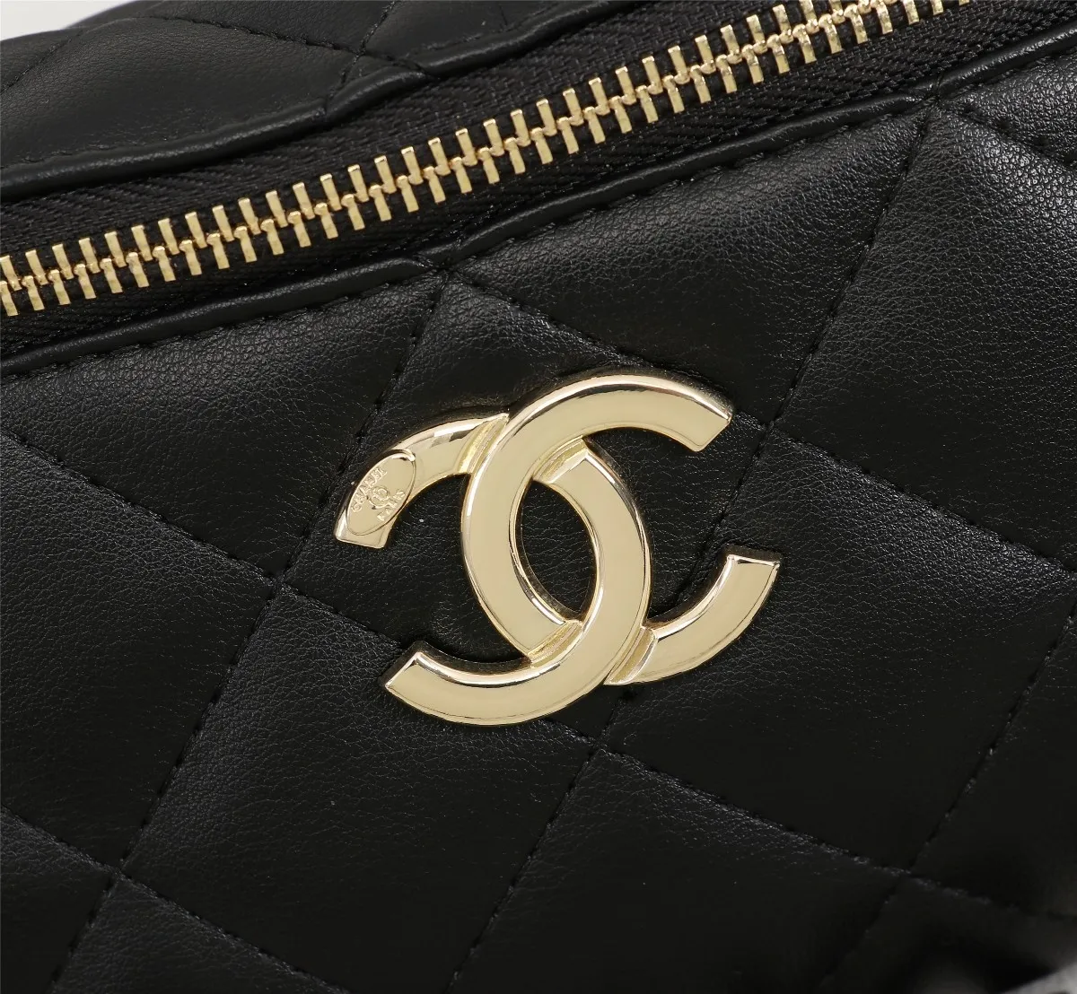 【CHANEL  公式旗艦店】シャネル  ウエストポーチ  当日出荷 好評に付き再入荷！23CM