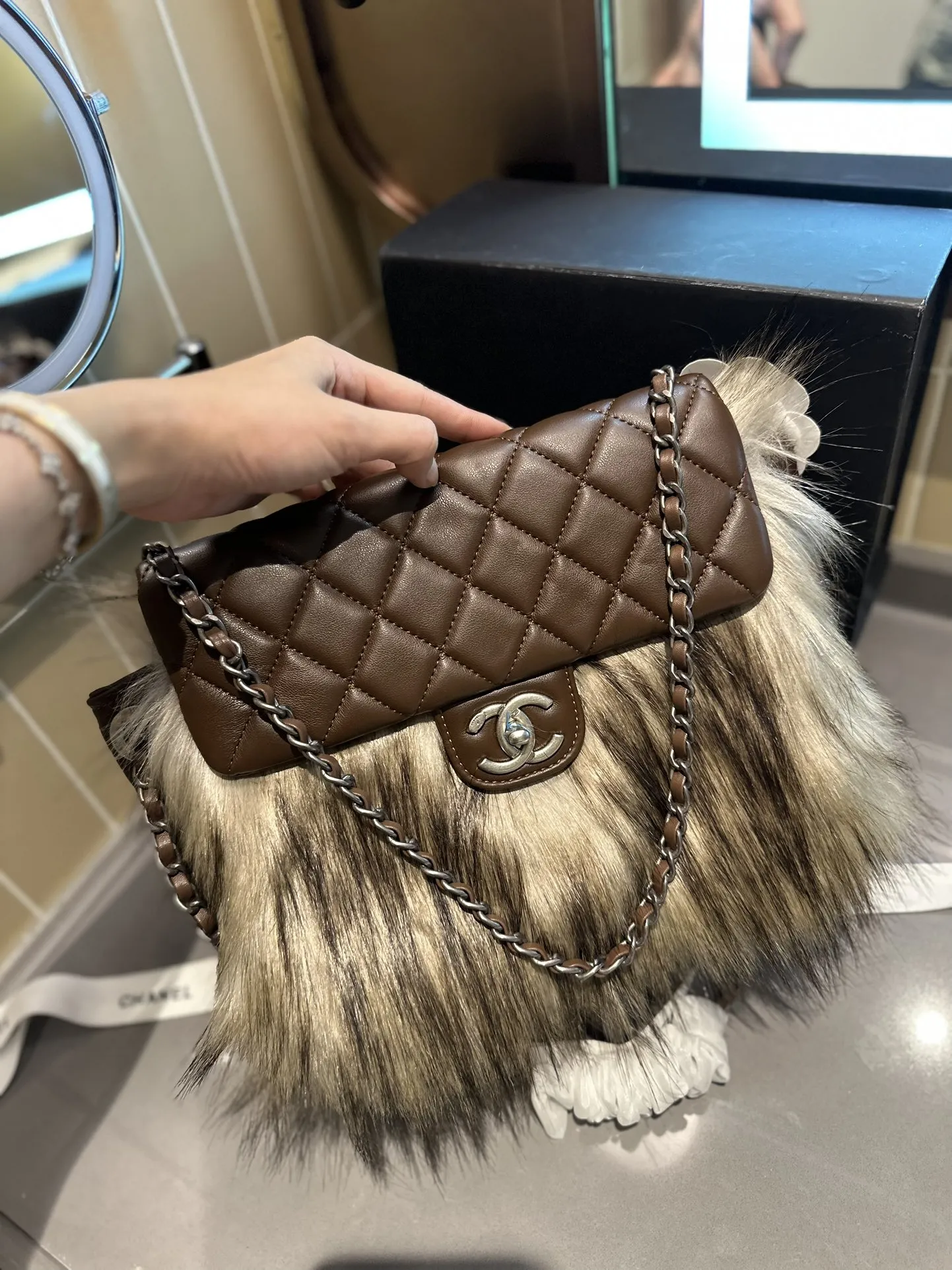 【CHANEL 公式旗艦店】シャネル   ショルダーバッグ  当日出荷 好評に付き再入荷！20*12CM