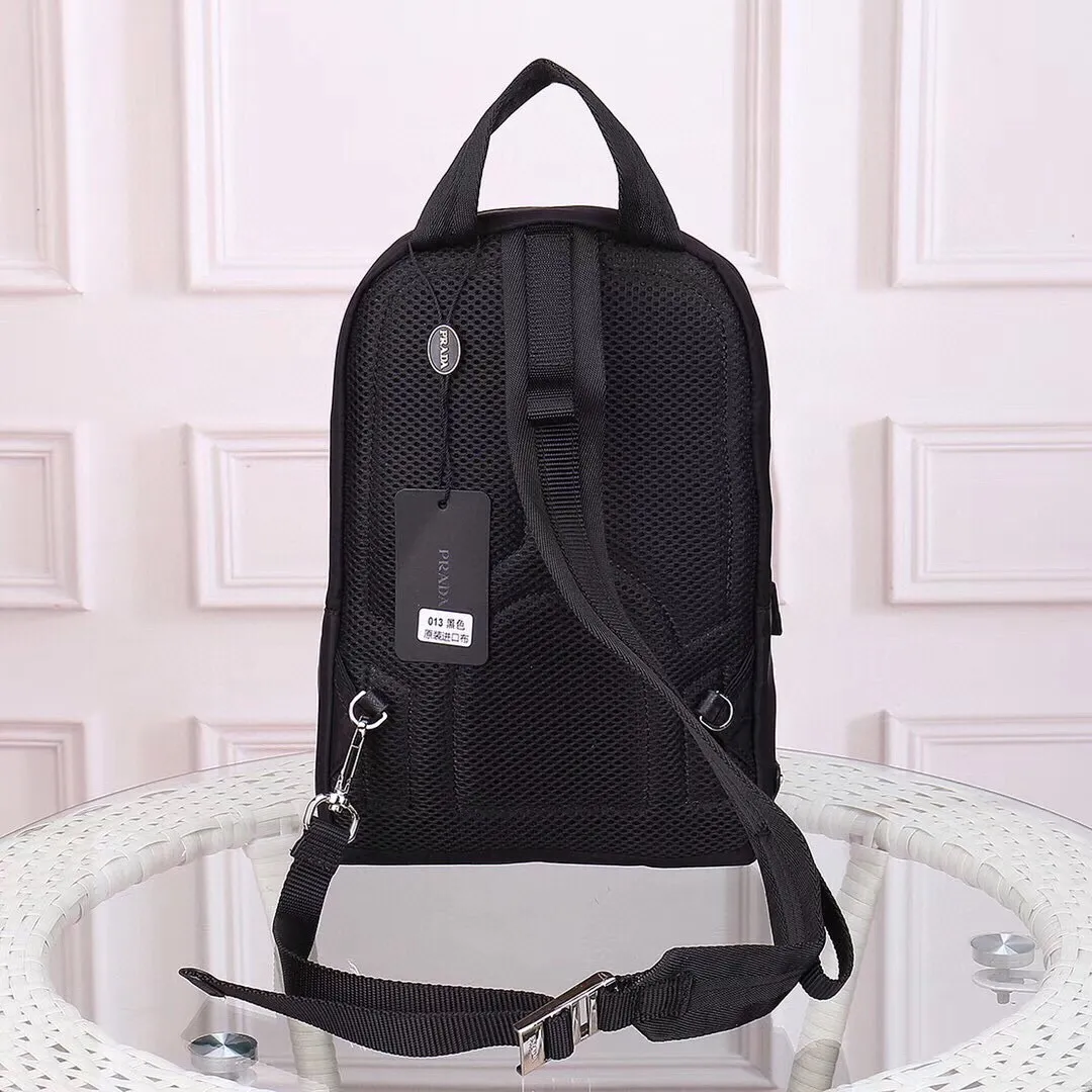 【PRADA 公式旗艦店】プラダ  胸ポケット 当日出荷 好評に付き再入荷！30*20*7CM