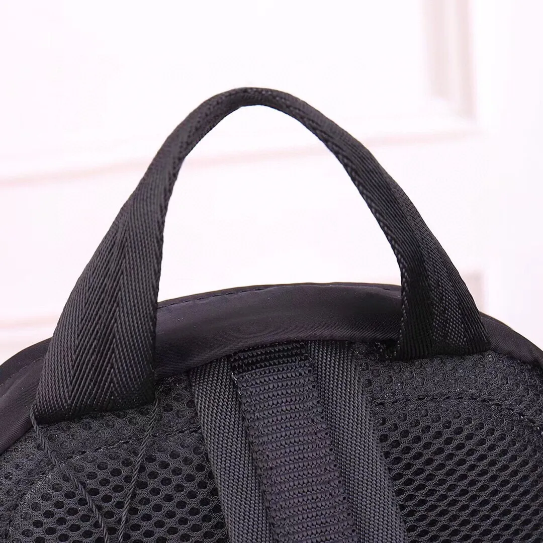 【PRADA 公式旗艦店】プラダ  胸ポケット 当日出荷 好評に付き再入荷！30*20*7CM