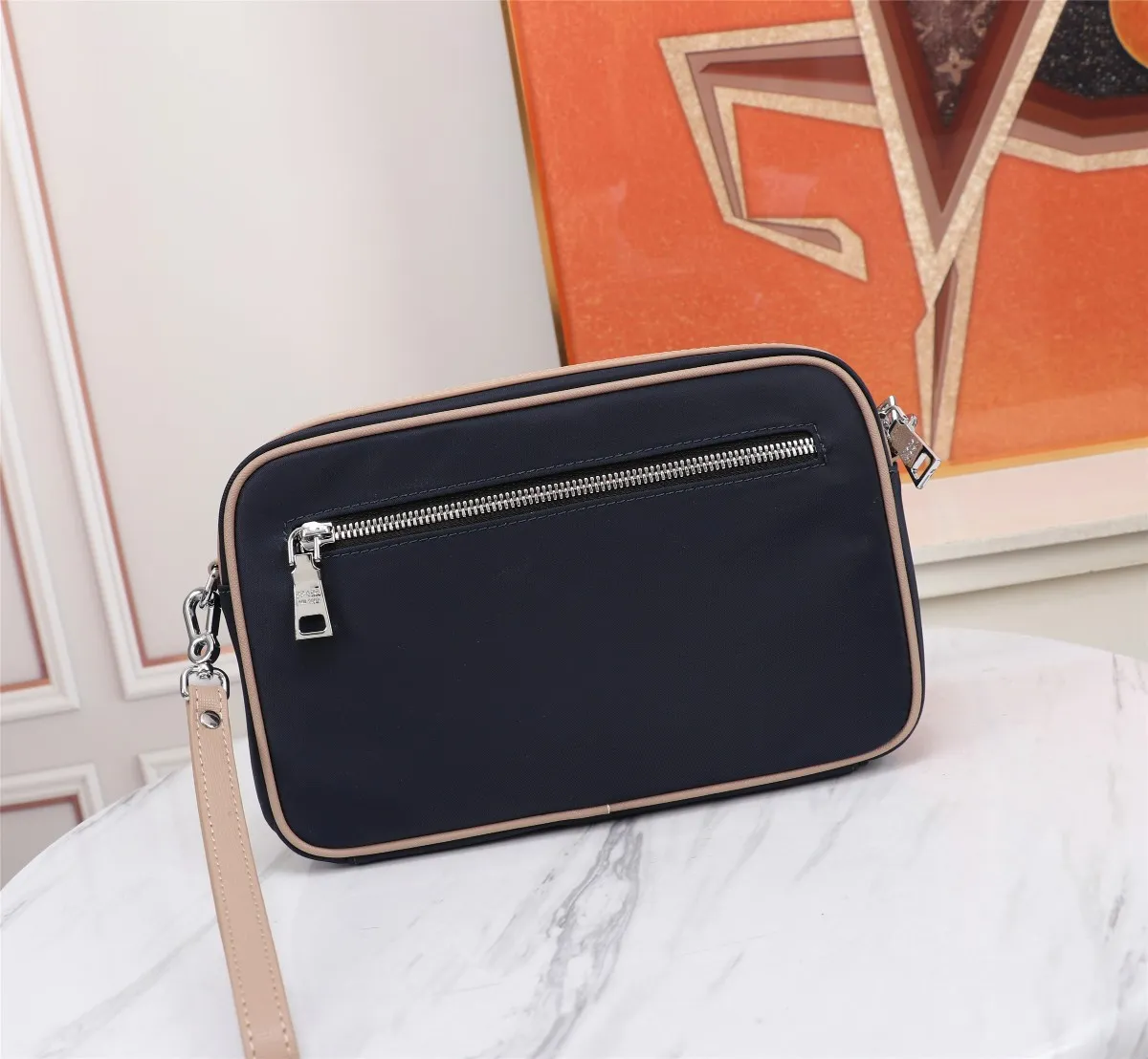 【PRADA  公式旗艦店】プラダ  クラッチバッグ 当日出荷 好評に付き再入荷！28*17*4CM