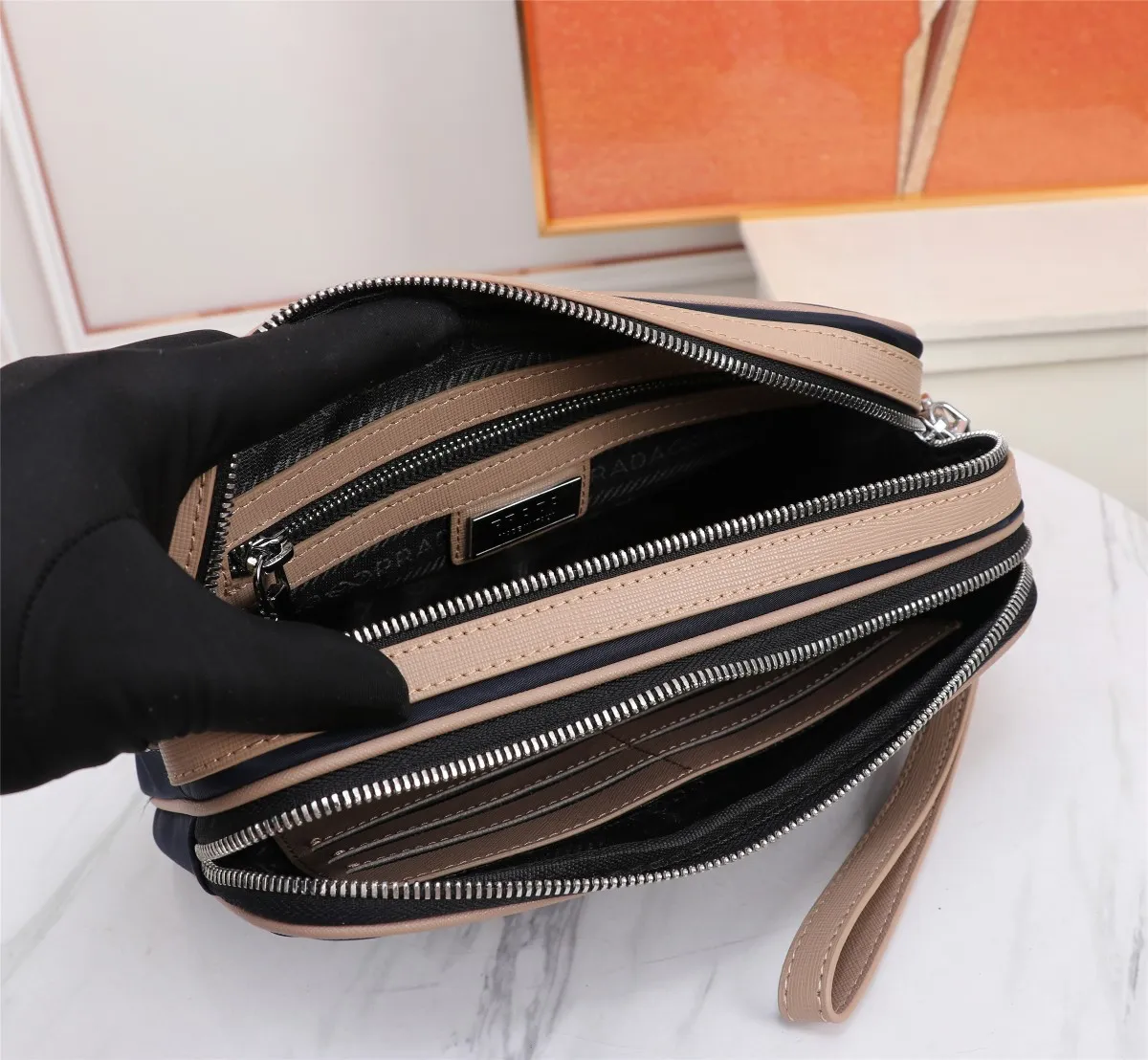 【PRADA  公式旗艦店】プラダ  クラッチバッグ 当日出荷 好評に付き再入荷！28*17*4CM