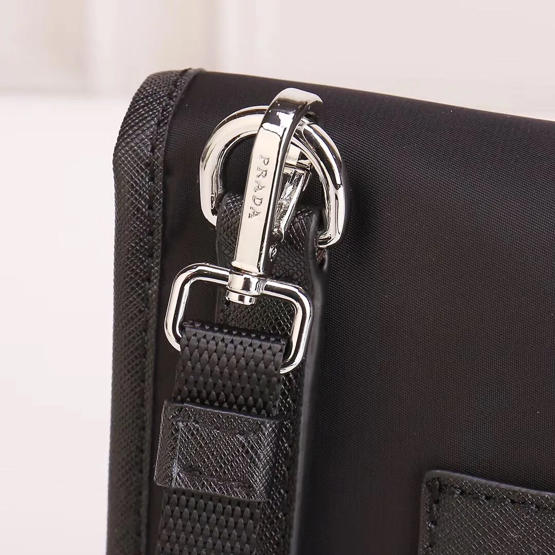 【PRADA  公式旗艦店】プラダ  斜めがけバッグ 当日出荷 好評に付き再入荷！21*16*5CM