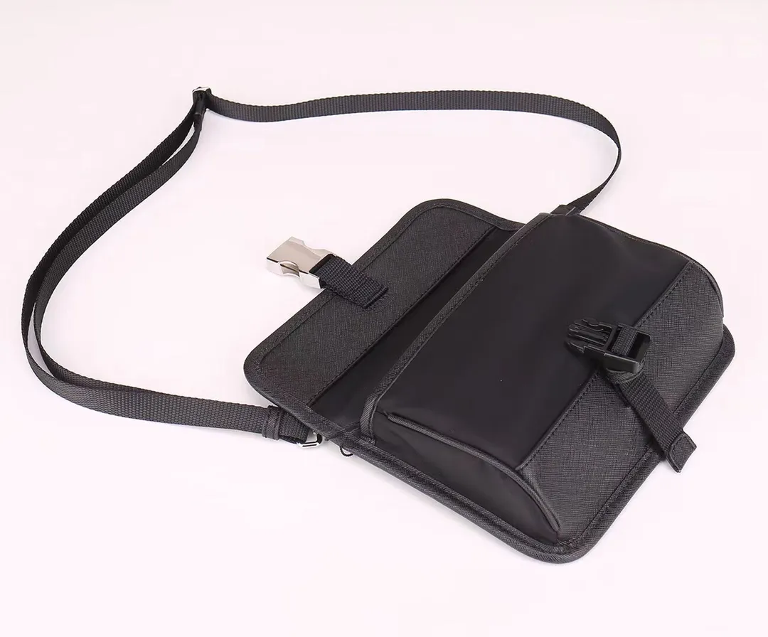 【PRADA  公式旗艦店】プラダ  斜めがけバッグ 当日出荷 好評に付き再入荷！21*16*5CM