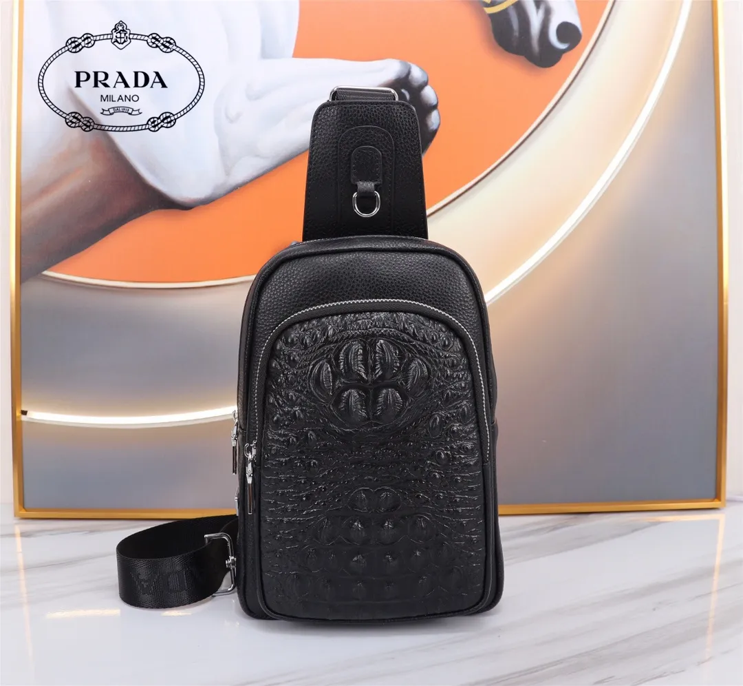 【PRADA  公式 旗艦店】プラダ  胸ポケット当日出荷 好評に付き再入荷！34*17*6CM
