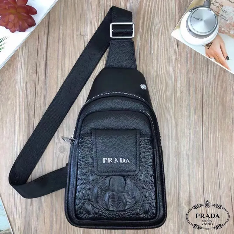 【PRADA  公式 旗艦店】プラダ  胸ポケット当日出荷 好評に付き再入荷！32*18*6CM