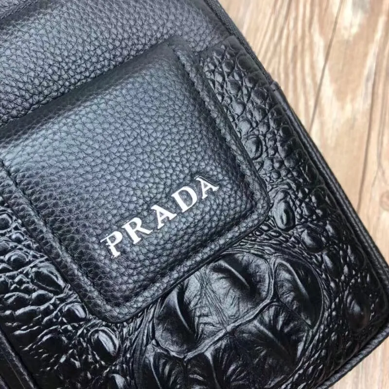 【PRADA  公式 旗艦店】プラダ  胸ポケット当日出荷 好評に付き再入荷！32*18*6CM
