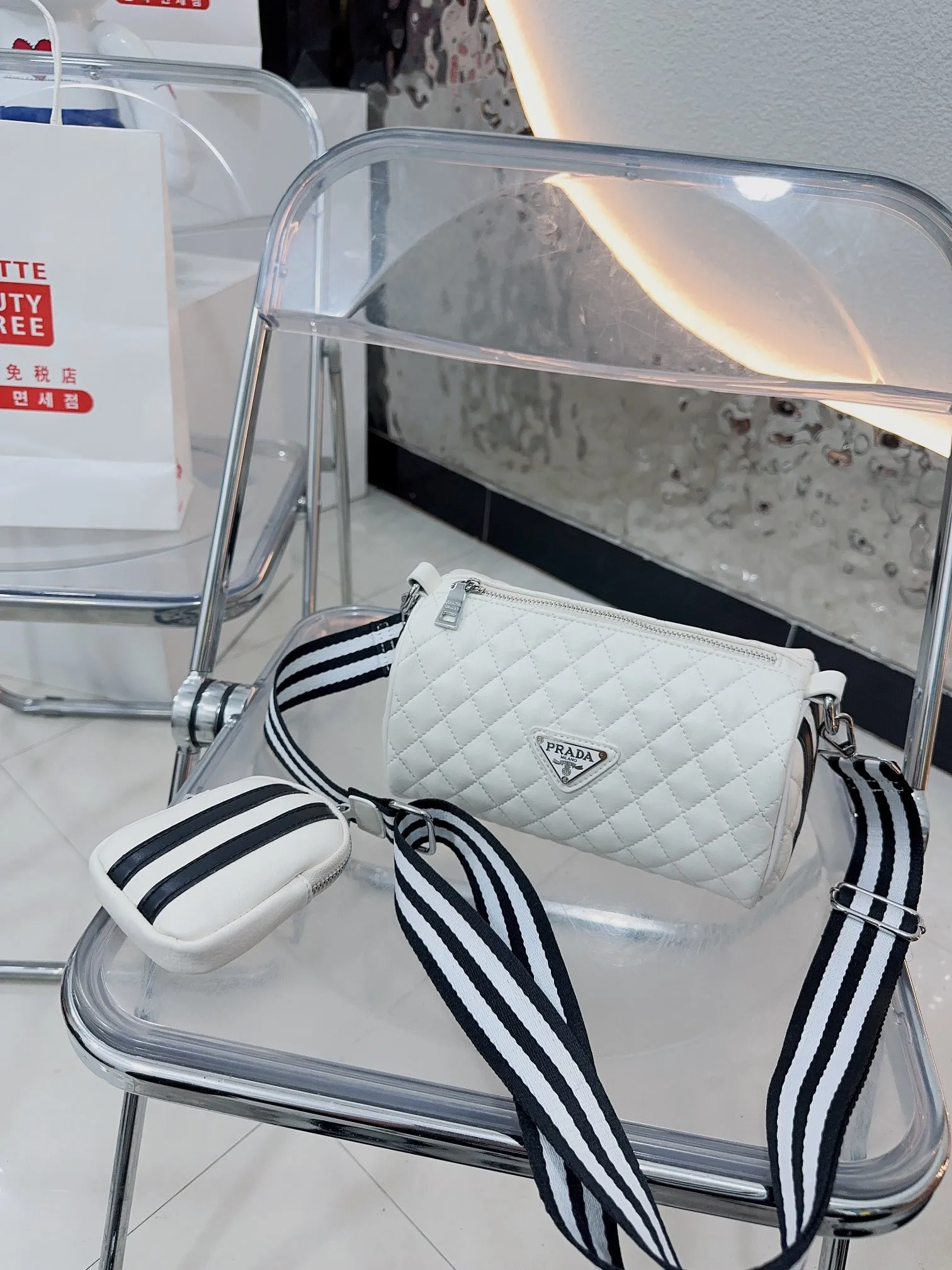 【PRADA  公式旗艦店】プラダ   ショルダーバッグ 当日出荷 好評に付き再入荷！29*17*6.5CM