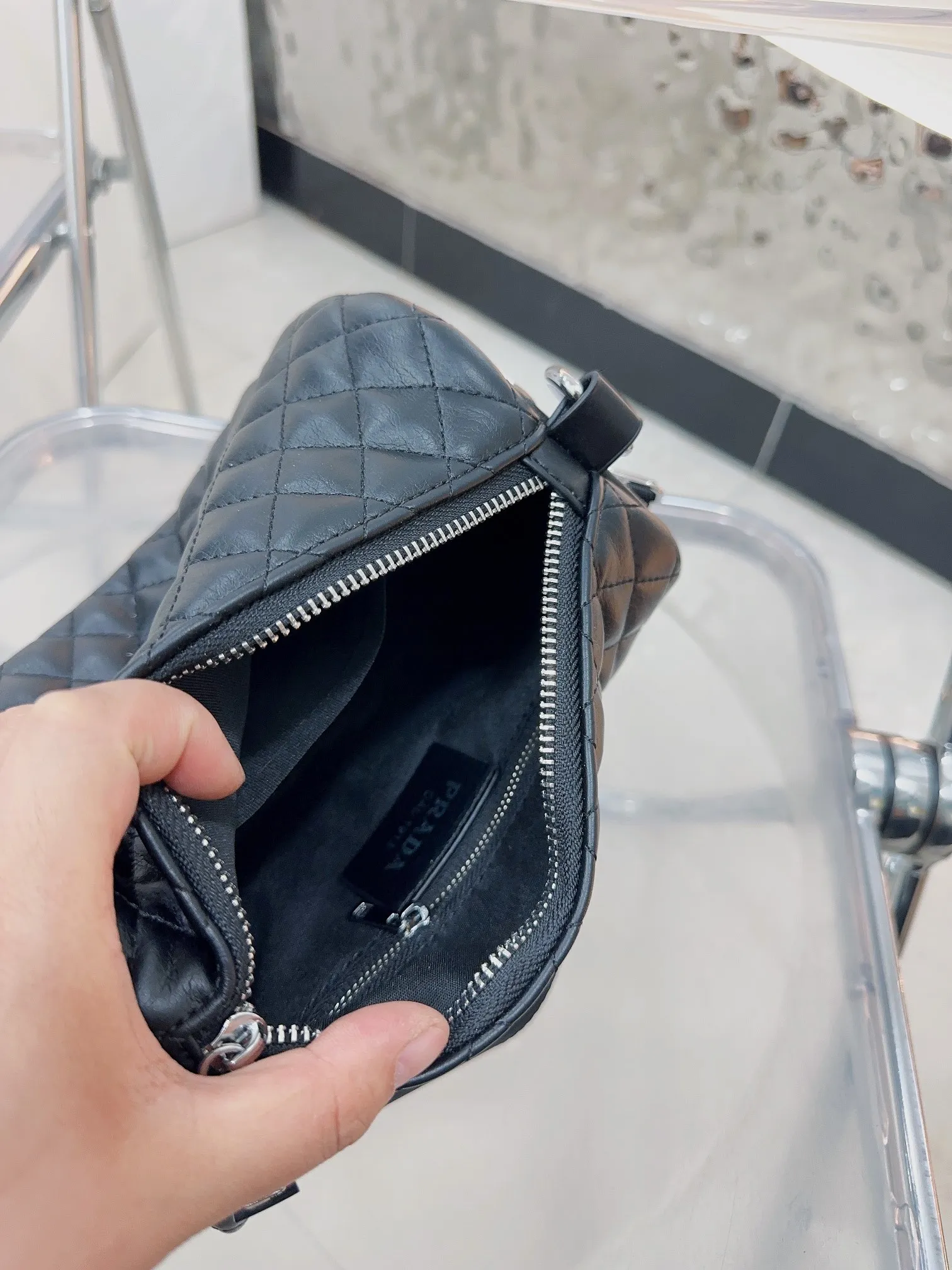 【PRADA  公式旗艦店】プラダ   ショルダーバッグ 当日出荷 好評に付き再入荷！29*17*6.5CM