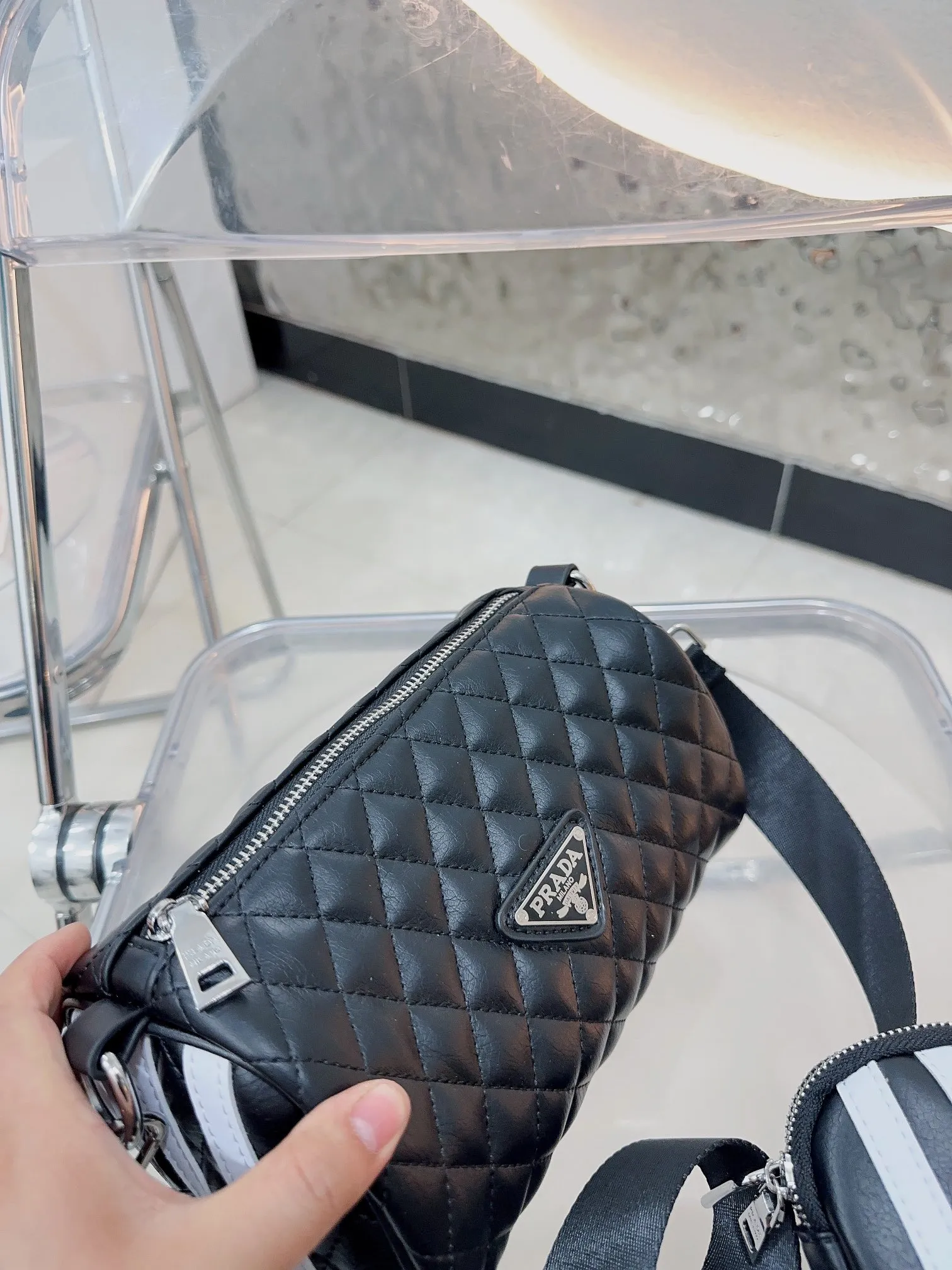 【PRADA  公式旗艦店】プラダ   ショルダーバッグ 当日出荷 好評に付き再入荷！29*17*6.5CM