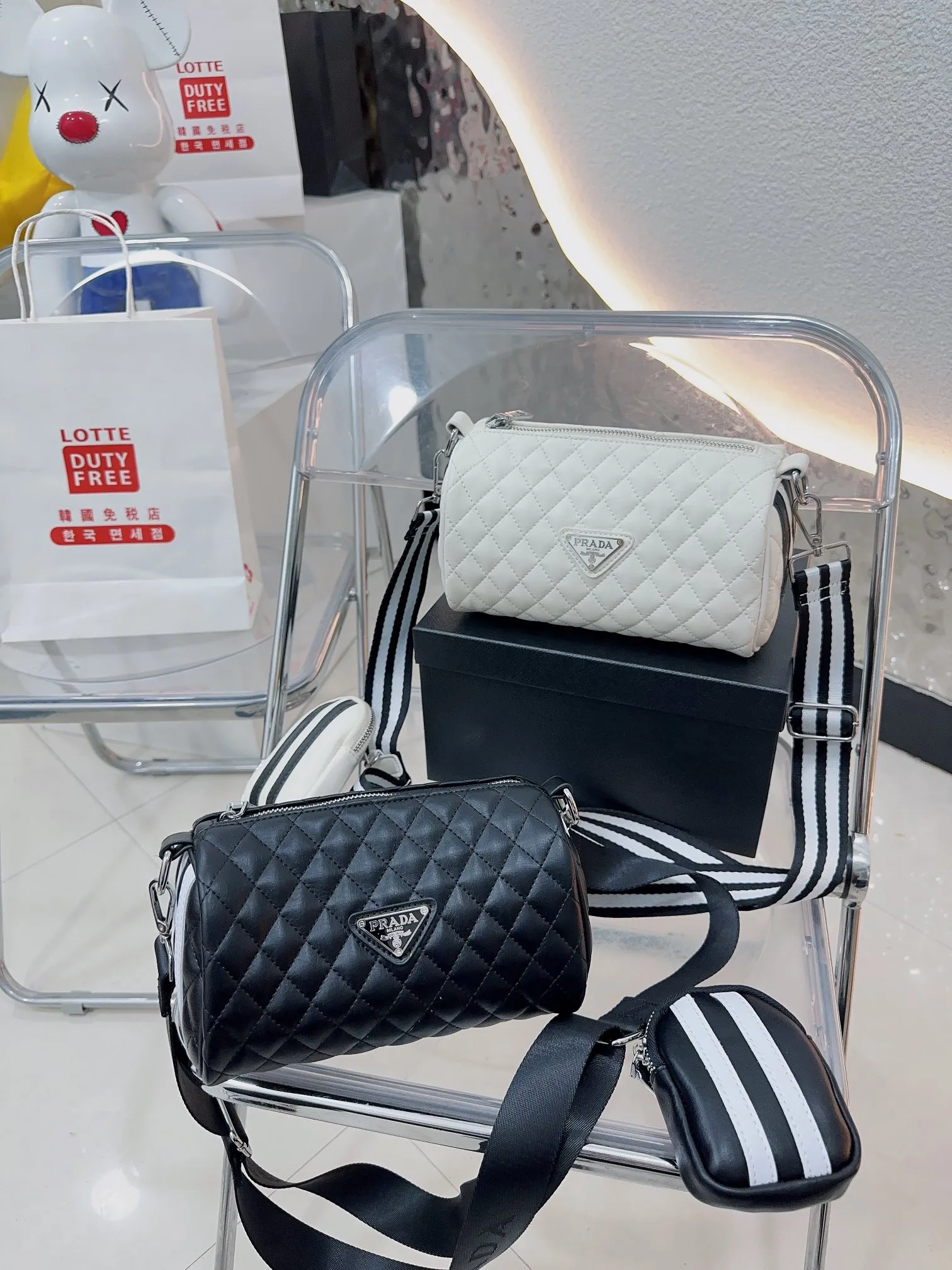【PRADA  公式旗艦店】プラダ   ショルダーバッグ 当日出荷 好評に付き再入荷！29*17*6.5CM