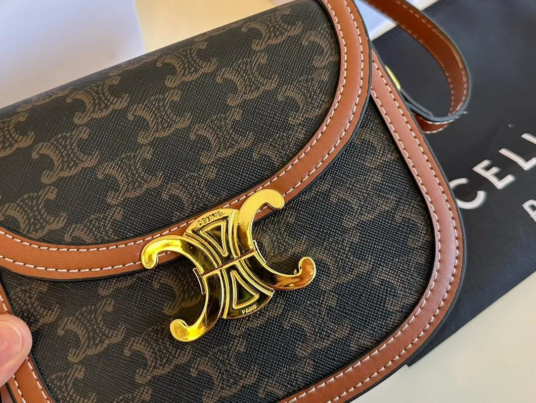 【CELINE 公式旗艦店】セリーヌ 斜めがけバッグ 当日出荷 好評に付き再入荷！18*16CM  1240723