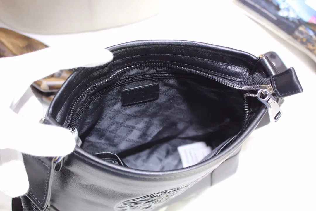 【VERSACE 公式旗艦店】ヴェルサーチ ショルダーバッグ  当日出荷 好評に付き再入荷！25*27*5.5CM