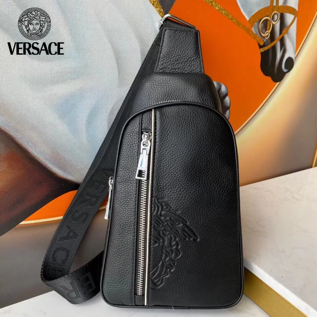 【VERSACE  公式旗艦店】ヴェルサーチ  胸ポケット 当日出荷 好評に付き再入荷！20*29*5CM