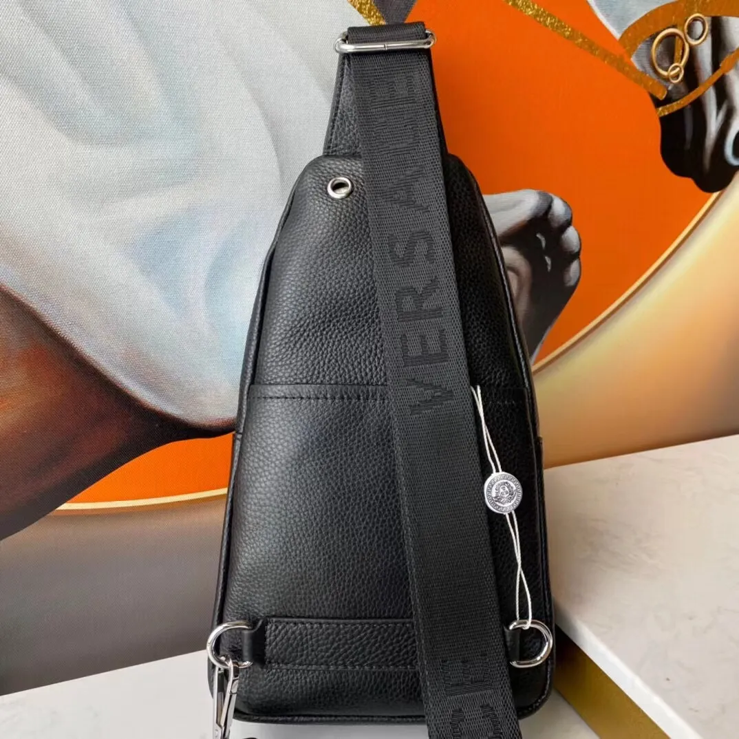 【VERSACE  公式旗艦店】ヴェルサーチ  胸ポケット 当日出荷 好評に付き再入荷！20*29*5CM