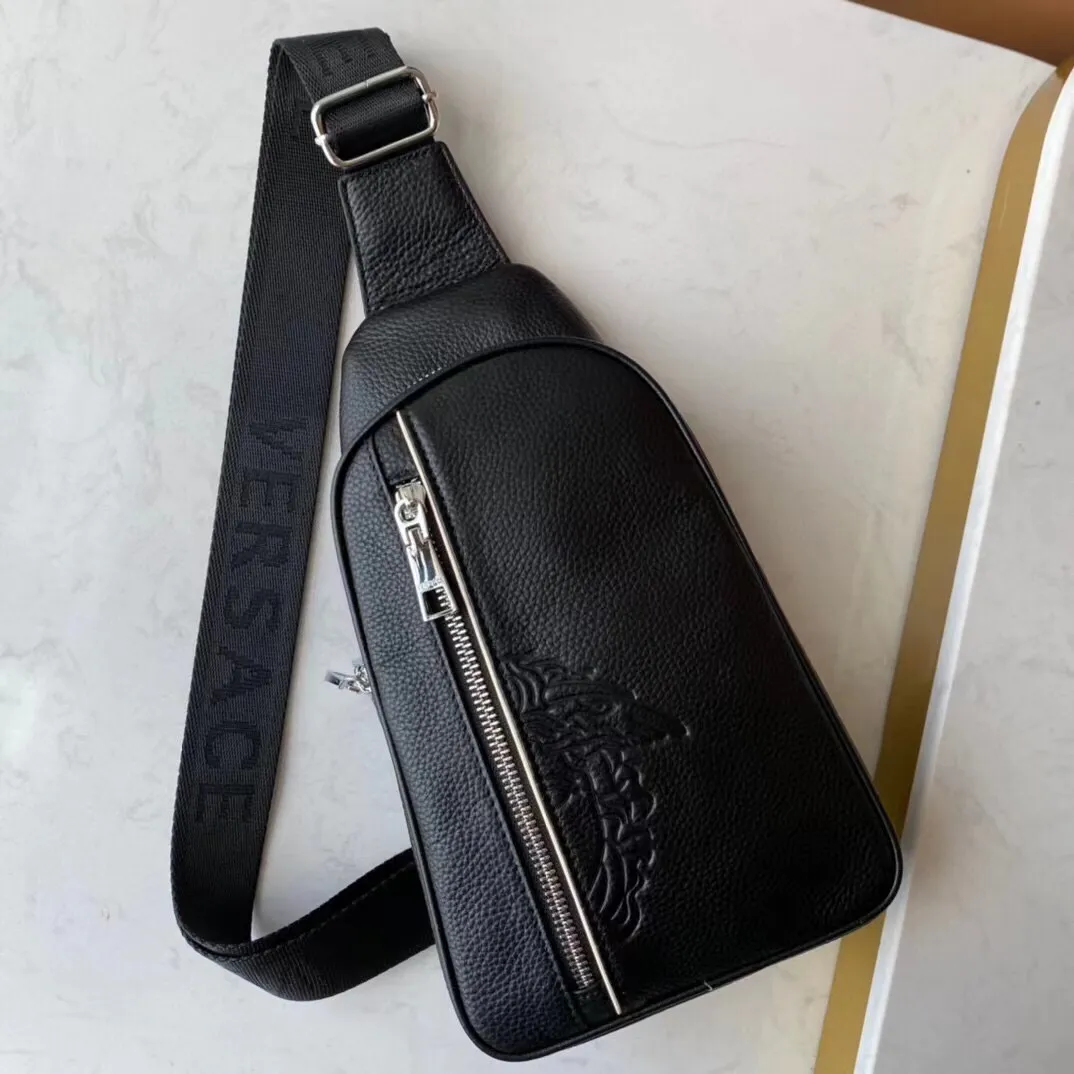 【VERSACE  公式旗艦店】ヴェルサーチ  胸ポケット 当日出荷 好評に付き再入荷！20*29*5CM