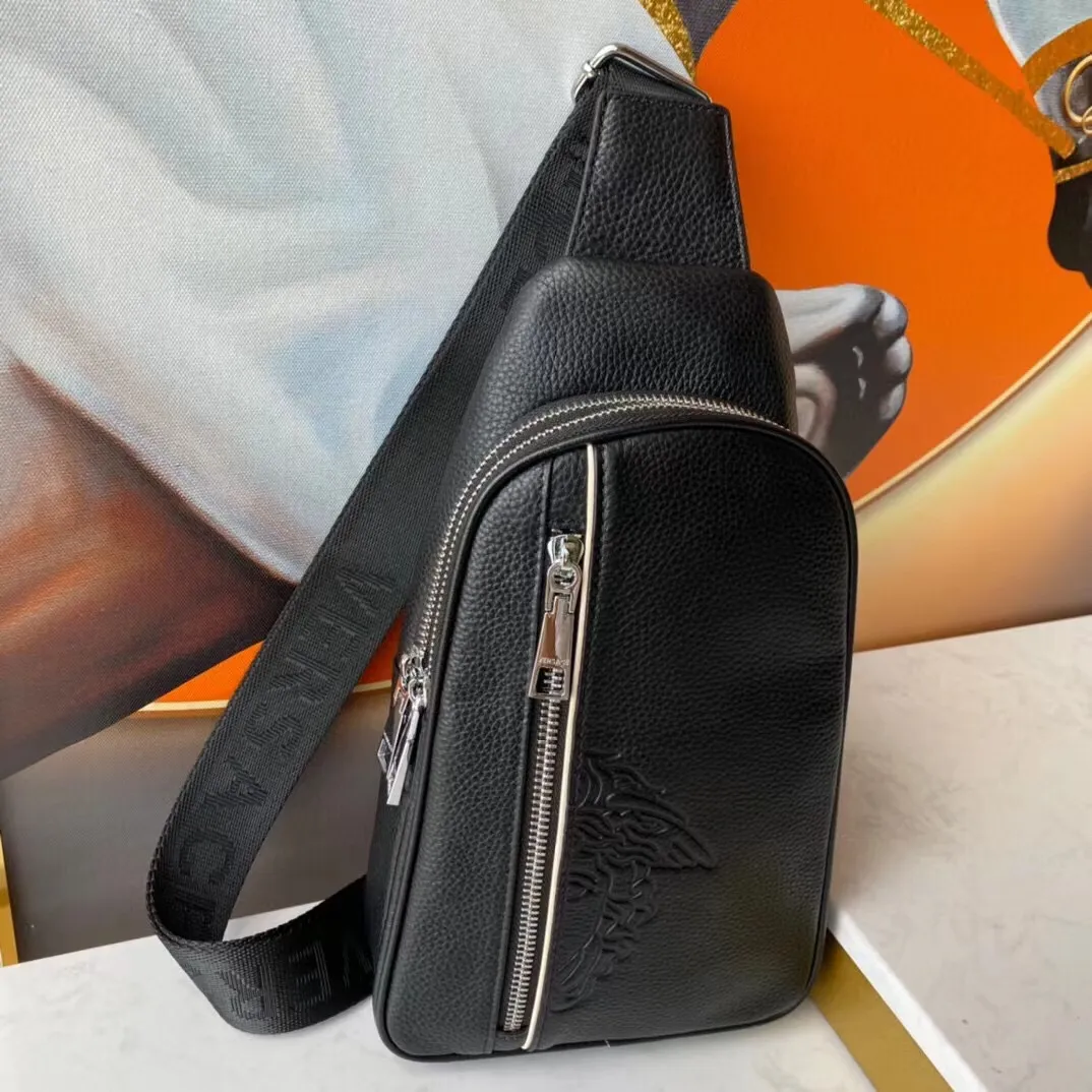 【VERSACE  公式旗艦店】ヴェルサーチ  胸ポケット 当日出荷 好評に付き再入荷！20*29*5CM