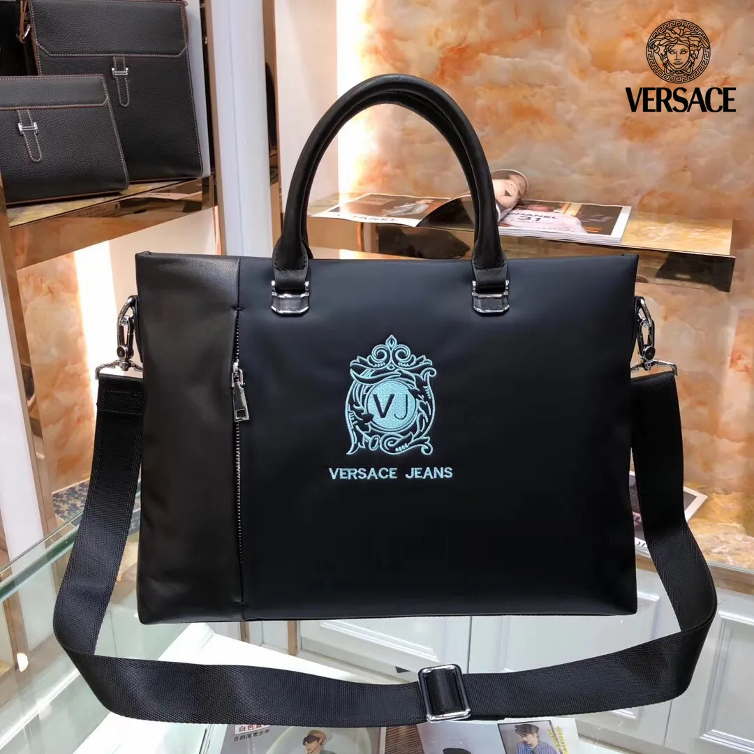 【VERSACE  公式旗艦店】ヴェルサーチ   ショルダーバッグ 当日出荷 好評に付き再入荷！38*29*6CM
