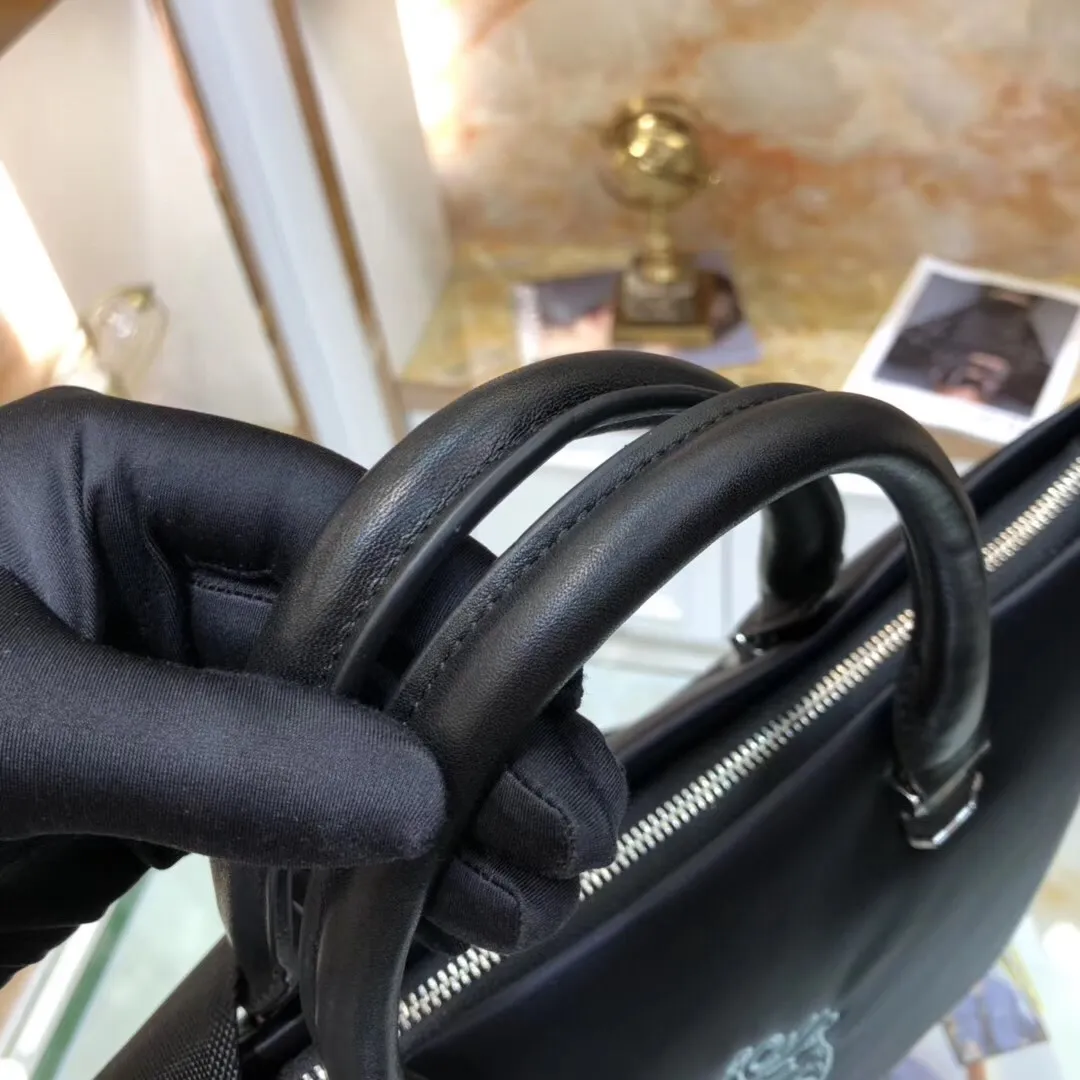 【VERSACE  公式旗艦店】ヴェルサーチ   ショルダーバッグ 当日出荷 好評に付き再入荷！38*29*6CM