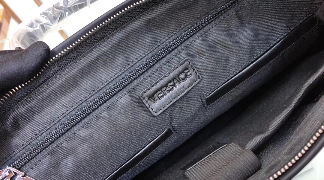 【VERSACE  公式旗艦店】ヴェルサーチ   ショルダーバッグ 当日出荷 好評に付き再入荷！38*29*6CM