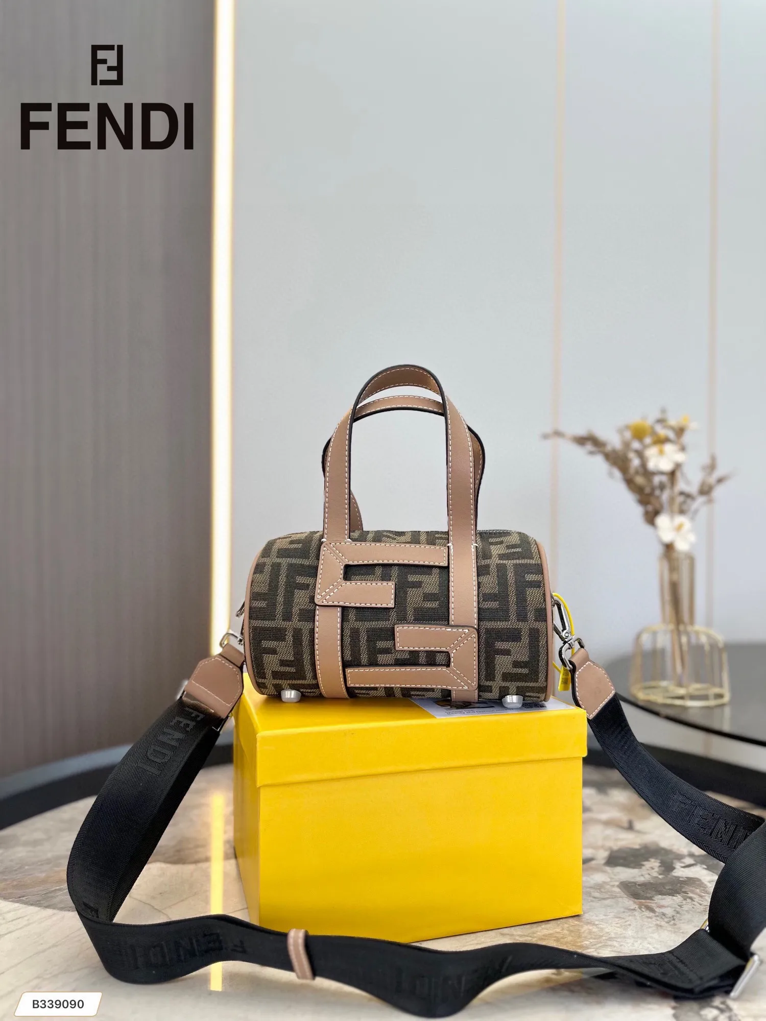 【FENDI  公式旗艦店】フェンディ  ショルダーバッグ  当日出荷 好評に付き再入荷！21*12CM