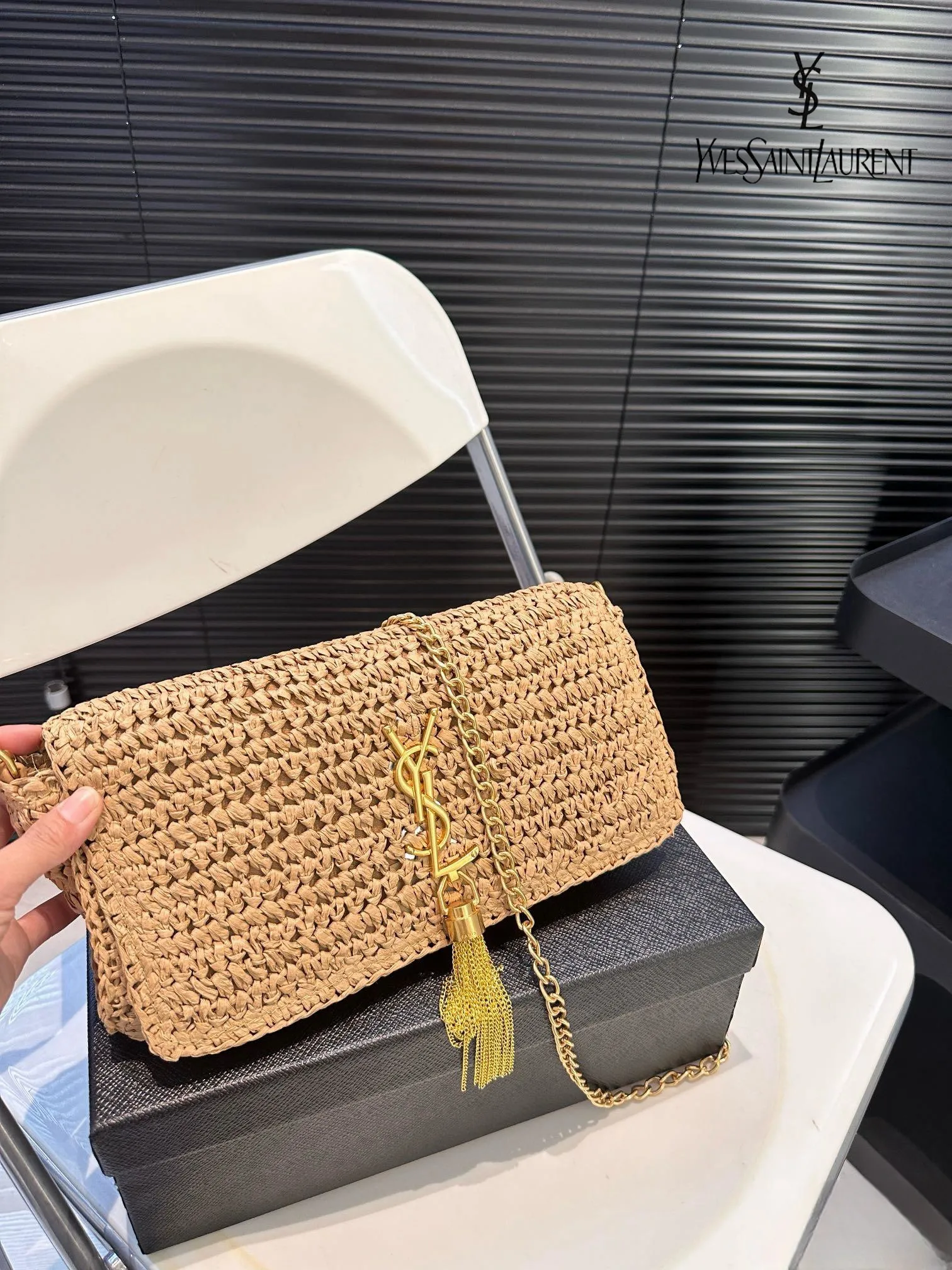 【YSL SAINT LAURENT 公式旗艦店】サンローラン   斜めがけバッグ 当日出荷 好評に付き再入荷！27*12CM 240722