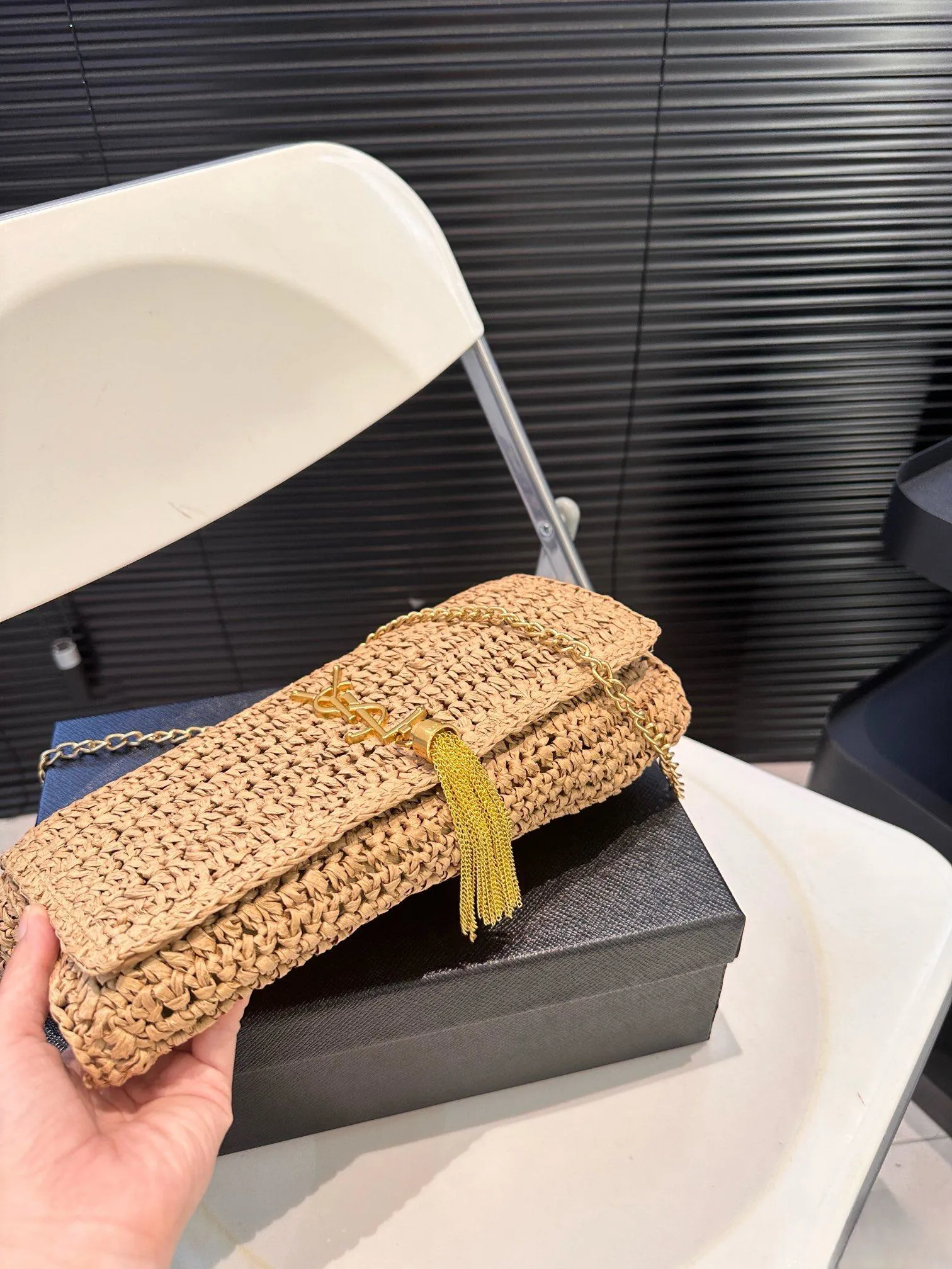 【YSL SAINT LAURENT 公式旗艦店】サンローラン   斜めがけバッグ 当日出荷 好評に付き再入荷！27*12CM 240722