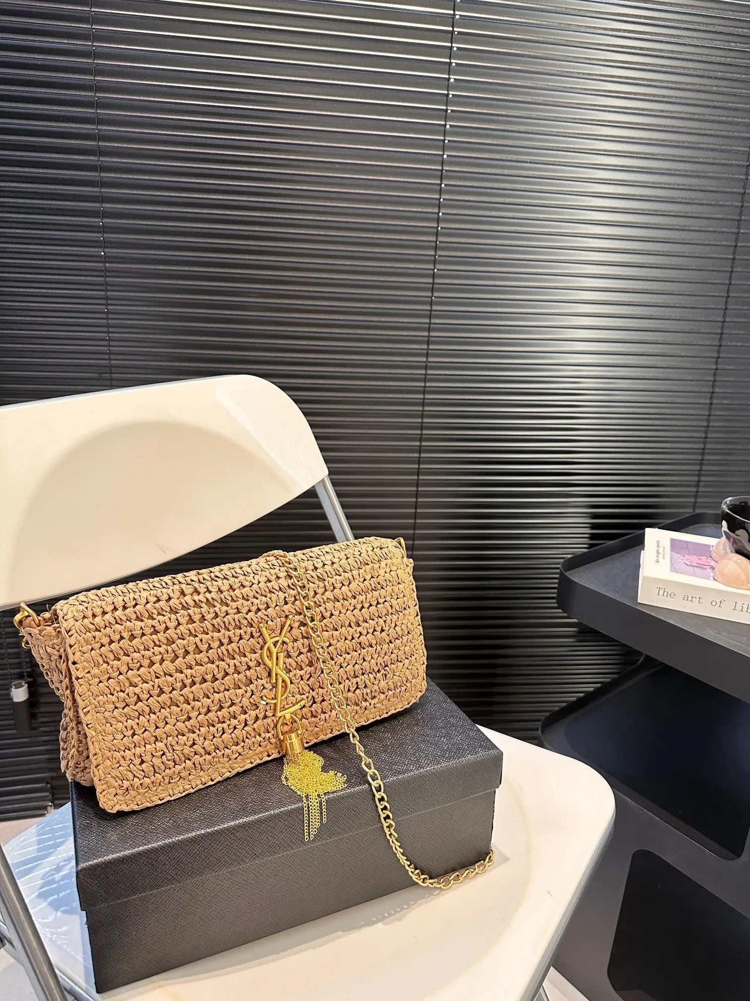 【YSL SAINT LAURENT 公式旗艦店】サンローラン   斜めがけバッグ 当日出荷 好評に付き再入荷！27*12CM 240722