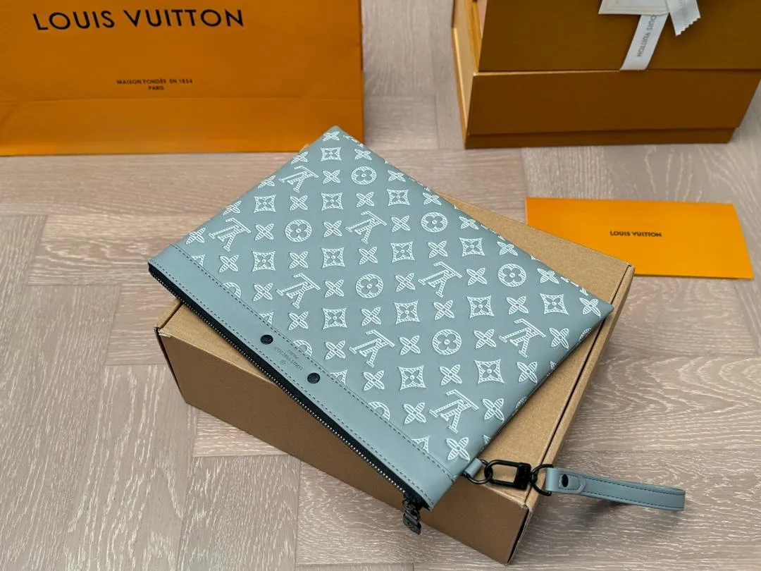 LV【LOUIS VUITTON  公式 旗艦店】 ルイヴィトン   クラッチバッグ 当日出荷 好評に付き再入荷！30*21CM  241101