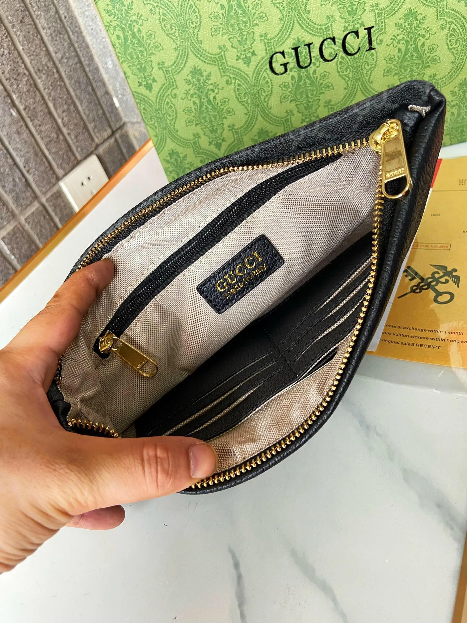 【GUCCI  公式 旗艦店】 グッチ   クラッチバッグ 当日出荷 好評に付き再入荷！28*18*2.5CM  241101