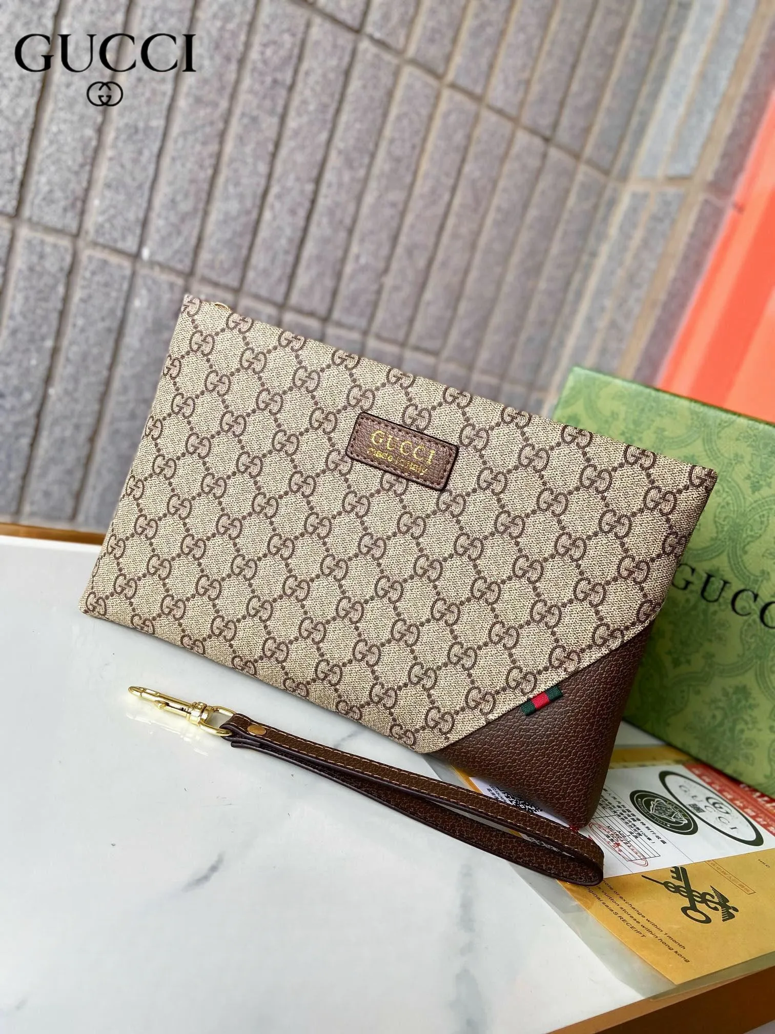 【GUCCI  公式 旗艦店】 グッチ   クラッチバッグ 当日出荷 好評に付き再入荷！28*18*2.5CM  241101