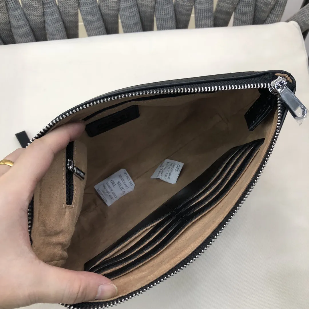【GUCCI 公式 旗艦店】クッチ  クラッチバッグ 当日出荷 好評に付き再入荷！28*18*3CM