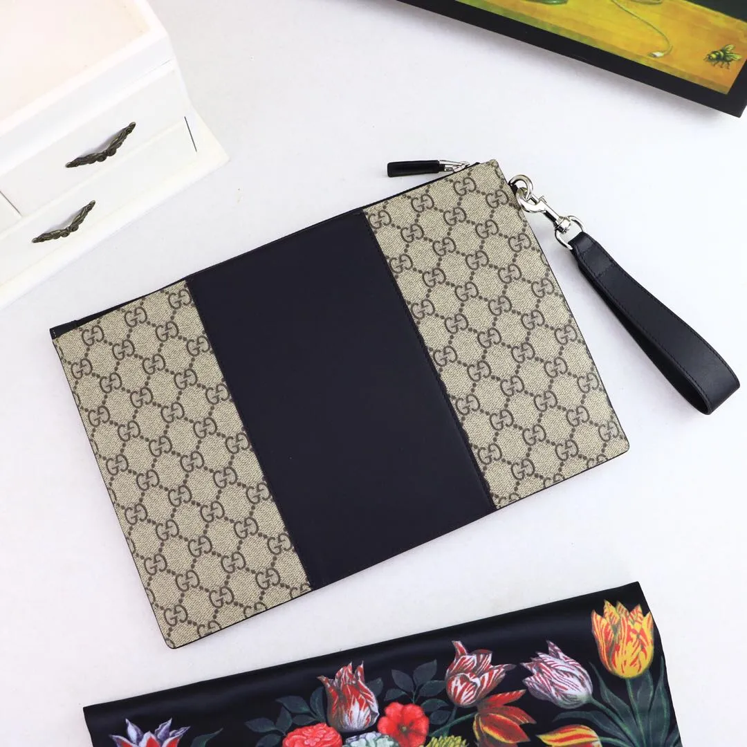 【GUCCI 公式 旗艦店】クッチ  クラッチバッグ 当日出荷 好評に付き再入荷！30.5*21*1.5CM