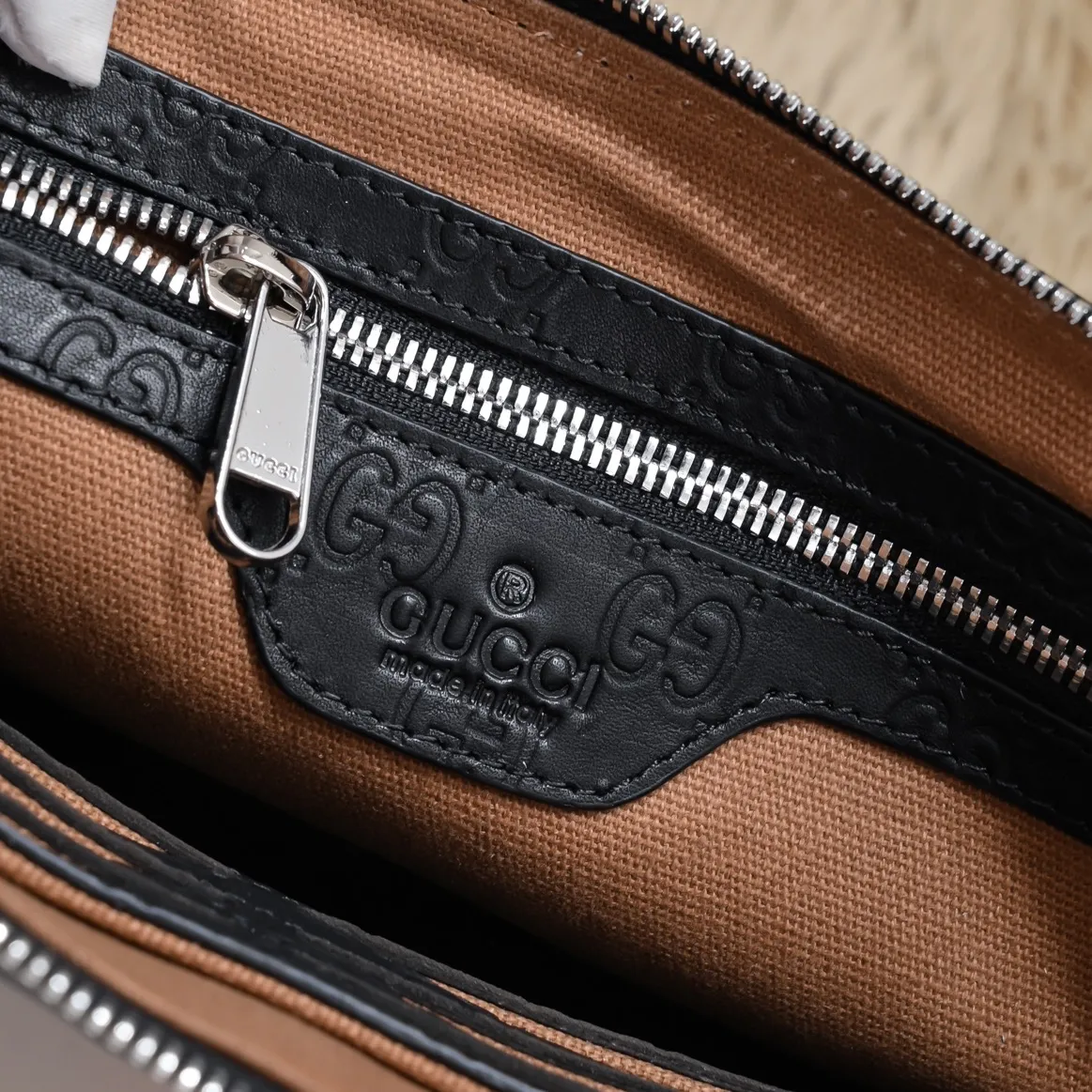 【GUCCI 公式 旗艦店】クッチ  クラッチバッグ 当日出荷 好評に付き再入荷！28*18*3CM