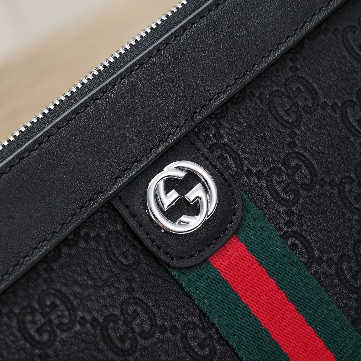 【GUCCI 公式 旗艦店】クッチ  クラッチバッグ 当日出荷 好評に付き再入荷！28*18*3CM