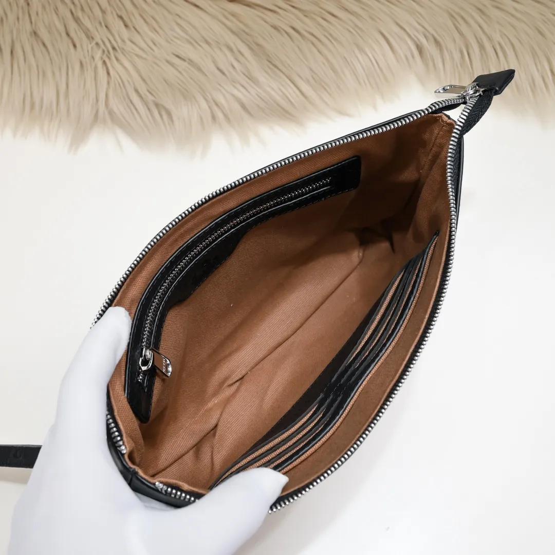 【GUCCI 公式 旗艦店】クッチ  クラッチバッグ 当日出荷 好評に付き再入荷！28*18*3CM