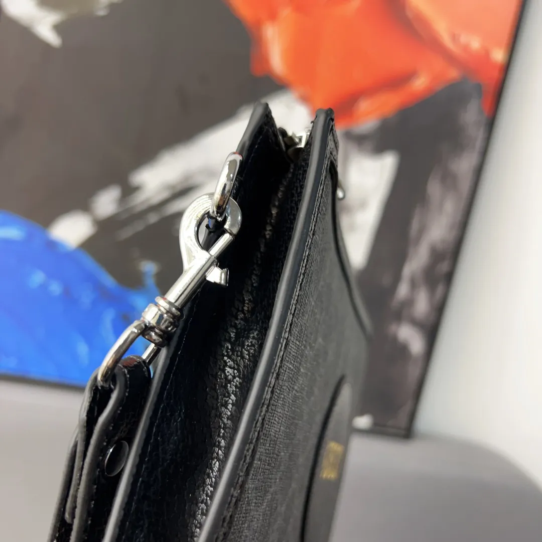 【GUCCI 公式 旗艦店】クッチ  クラッチバッグ 当日出荷 好評に付き再入荷！29*20CM