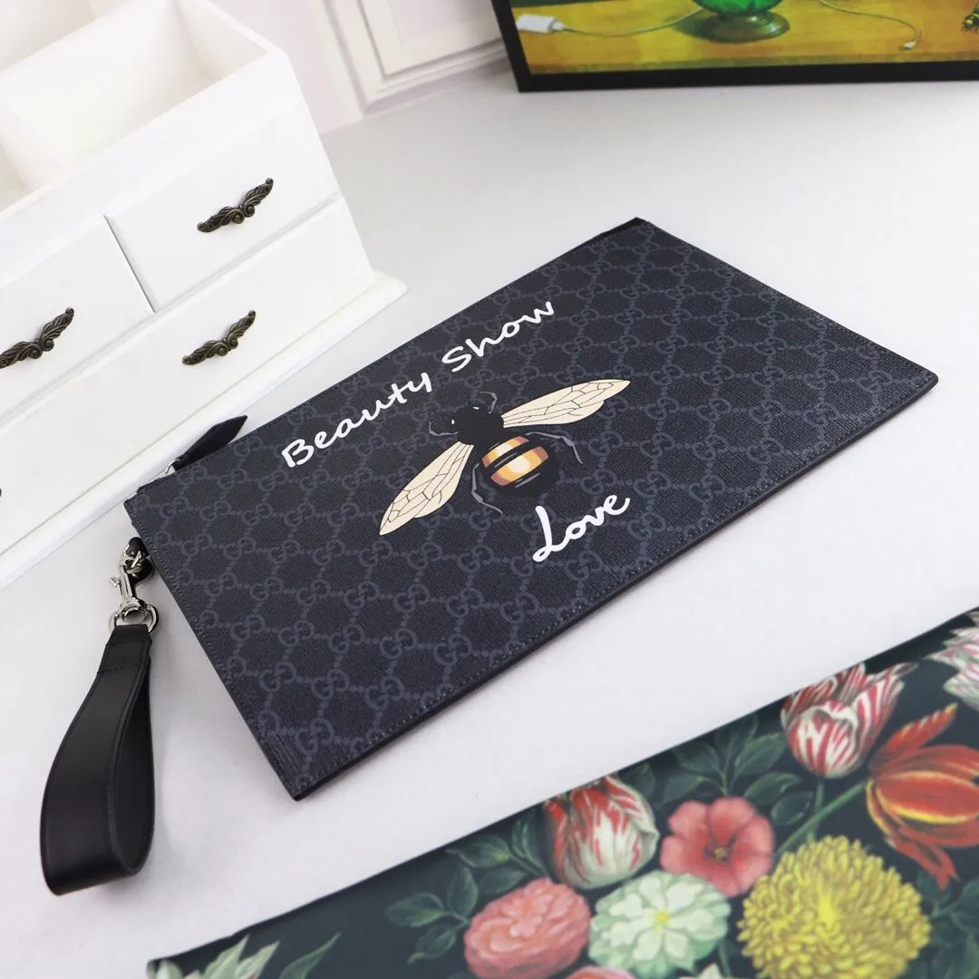 【GUCCI 公式 旗艦店】クッチ  クラッチバッグ 当日出荷 好評に付き再入荷！30.5*21*1.5CM