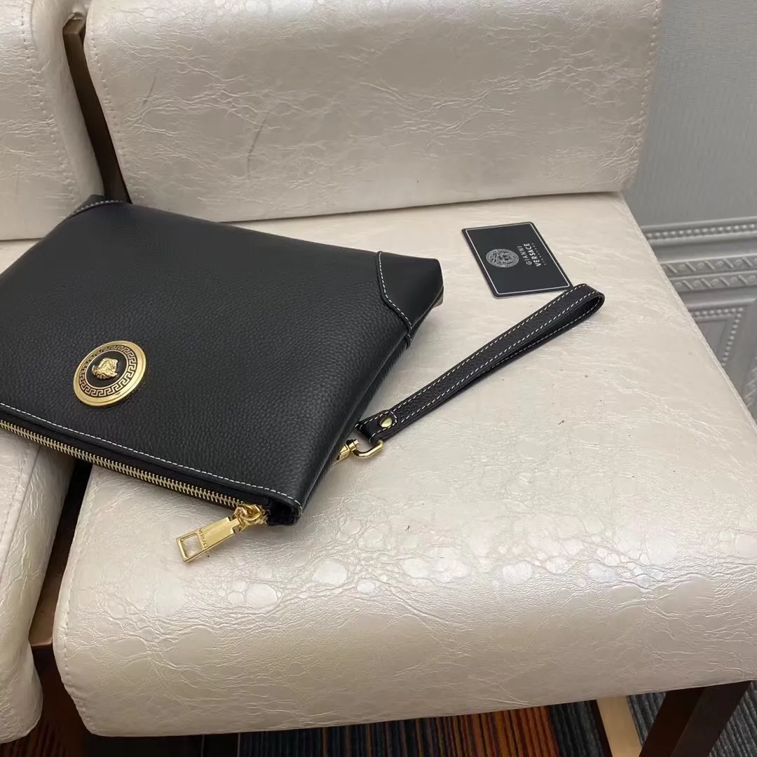 【VERSACE 公式旗艦店】ヴェルサーチ  クラッチバッグ    当日出荷 好評に付き再入荷！29*18CM