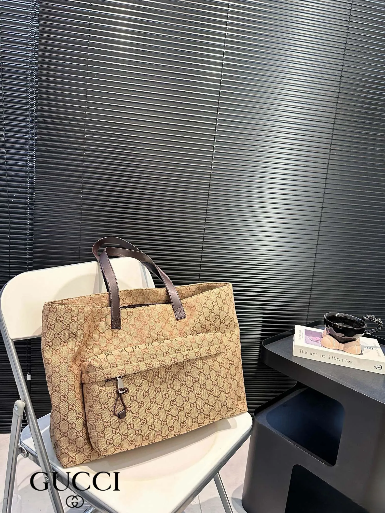【GUCCI 公式旗艦店】グッチ ハンドバッグ 当日出荷 好評に付き再入荷！44*31CM  240724