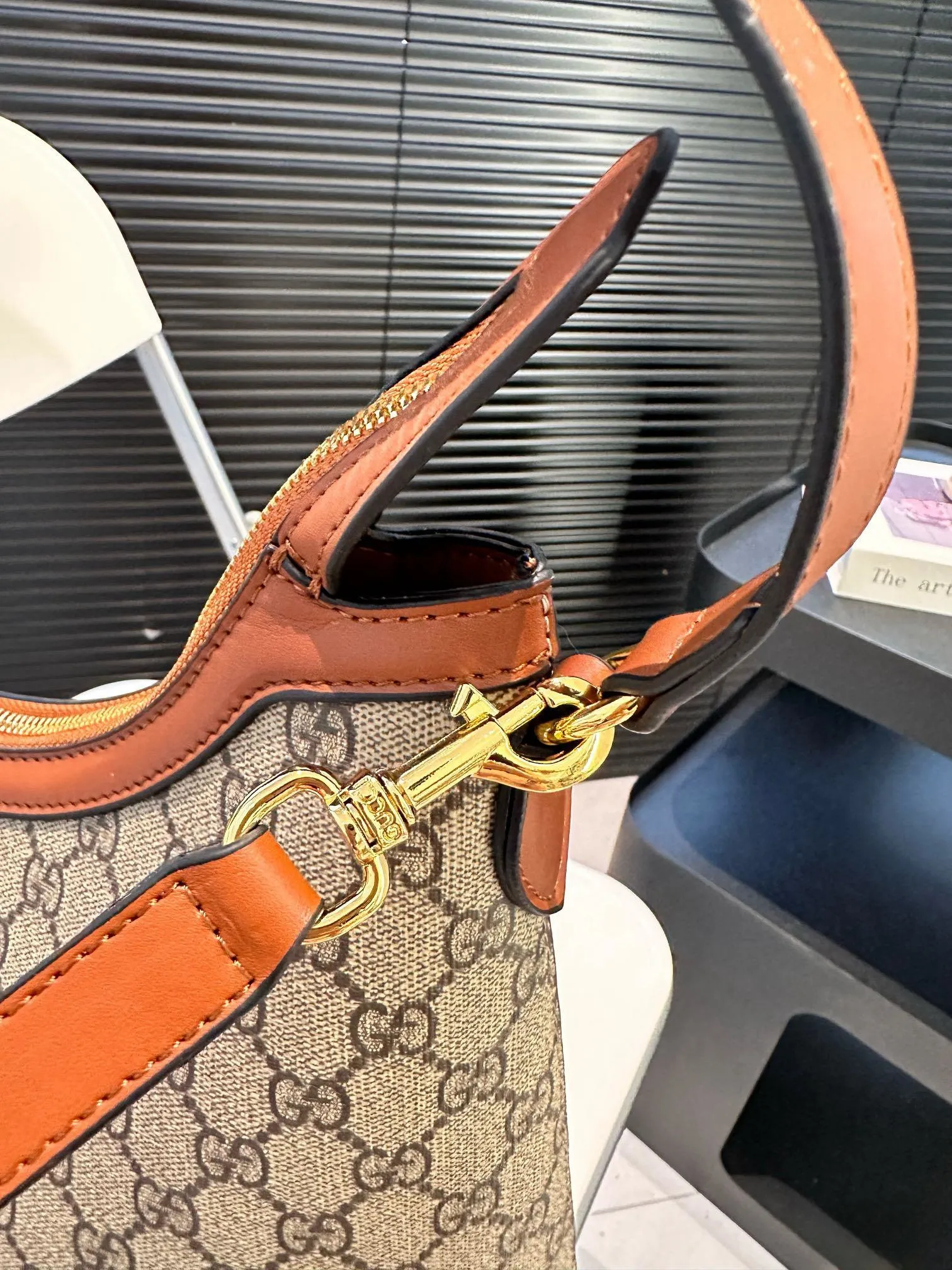 【GUCCI 公式旗艦店】グッチ ハンドバッグ 当日出荷 好評に付き再入荷！32*30CM  240724