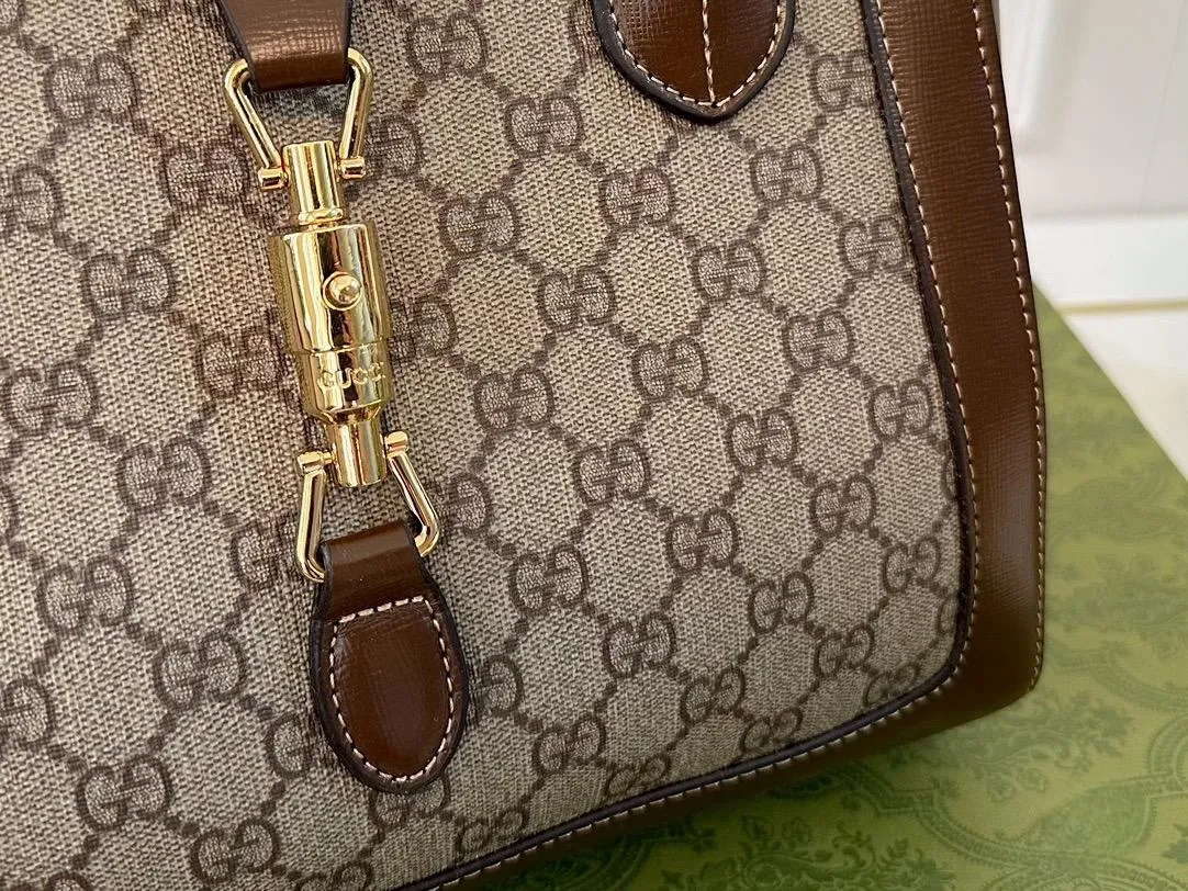 【GUCCI 公式旗艦店】グッチ ハンドバッグ 当日出荷 好評に付き再入荷！30*23CM  240724