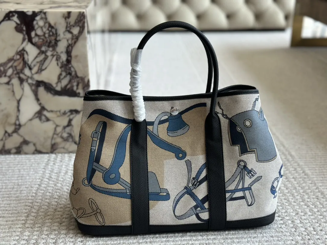 【Hermès 公式旗艦店】エルメス ハンドバッグ 当日出荷 好評に付き再入荷！36*25CM  240724