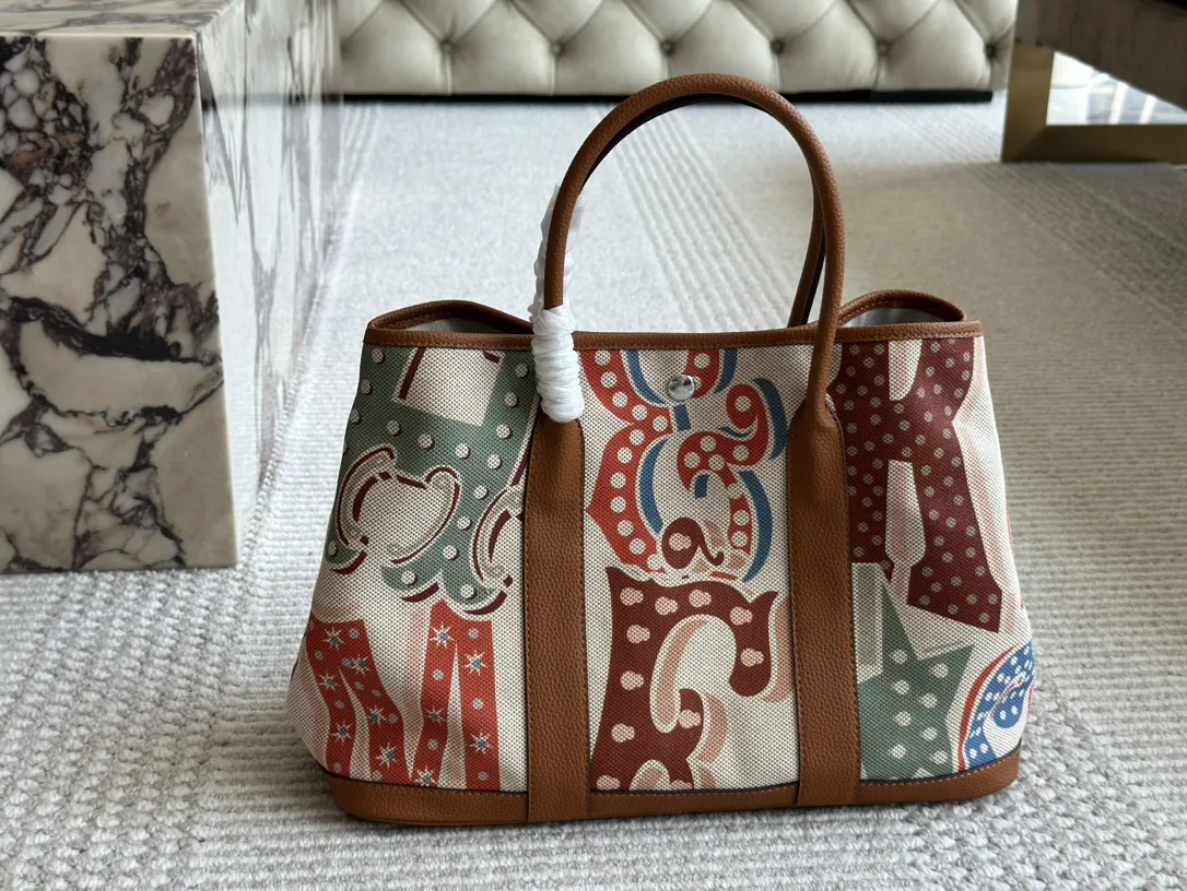 【Hermès 公式旗艦店】エルメス ハンドバッグ 当日出荷 好評に付き再入荷！36*25CM  240724